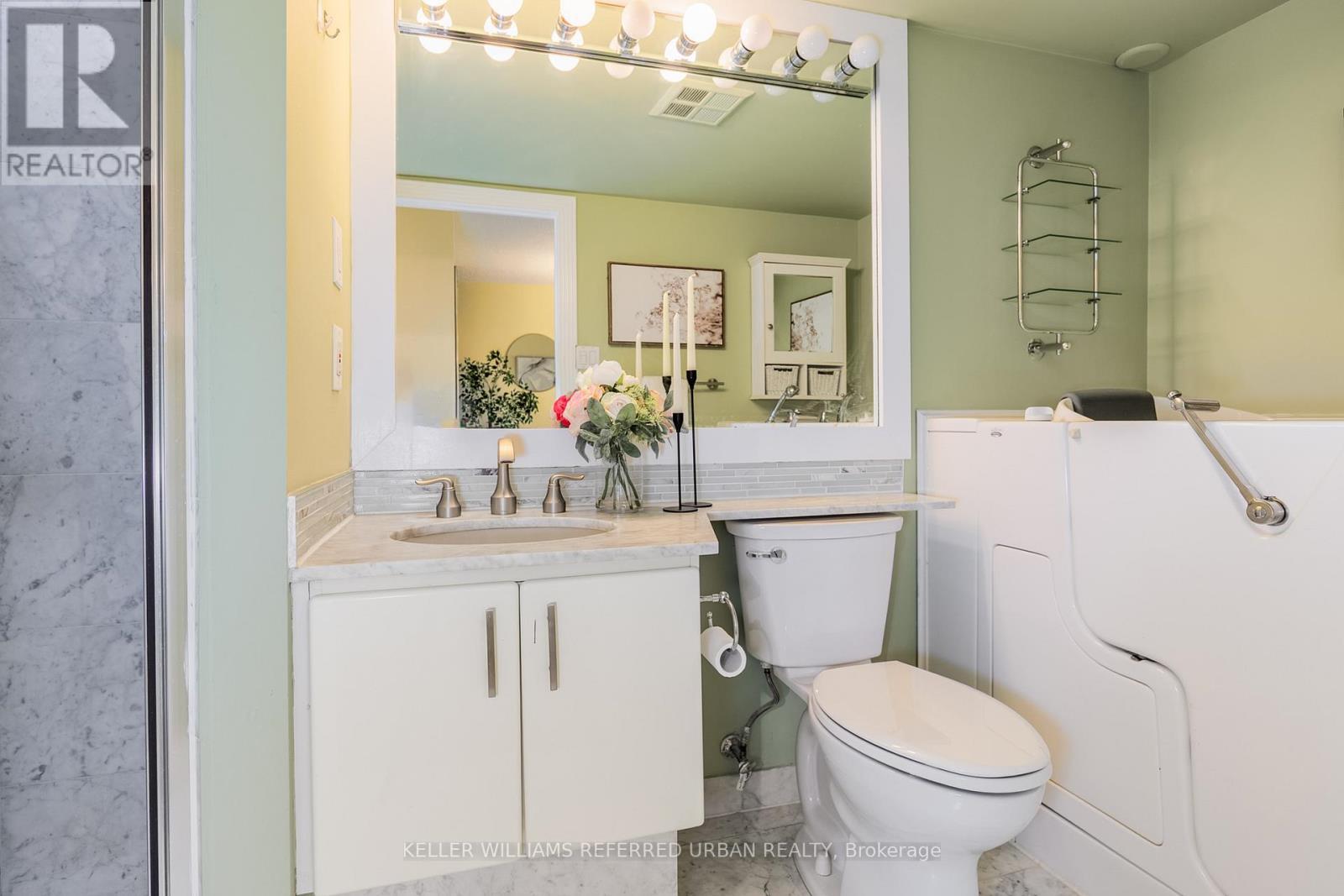 906 - 2287 Lake Shore Boulevard, Toronto, ON - Indoor Photo Showing Bathroom