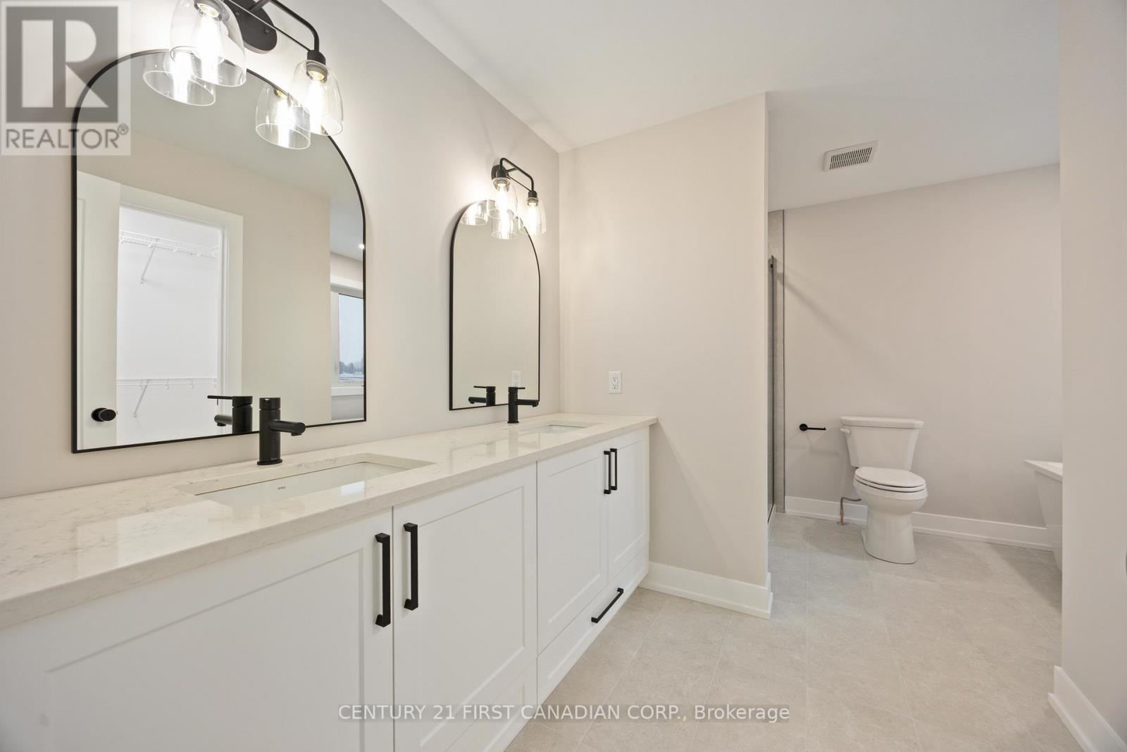 Primary 4pc Ensuite - 656 Ketter Way, Plympton-Wyoming (Plympton Wyoming), ON - Indoor Photo Showing Bathroom