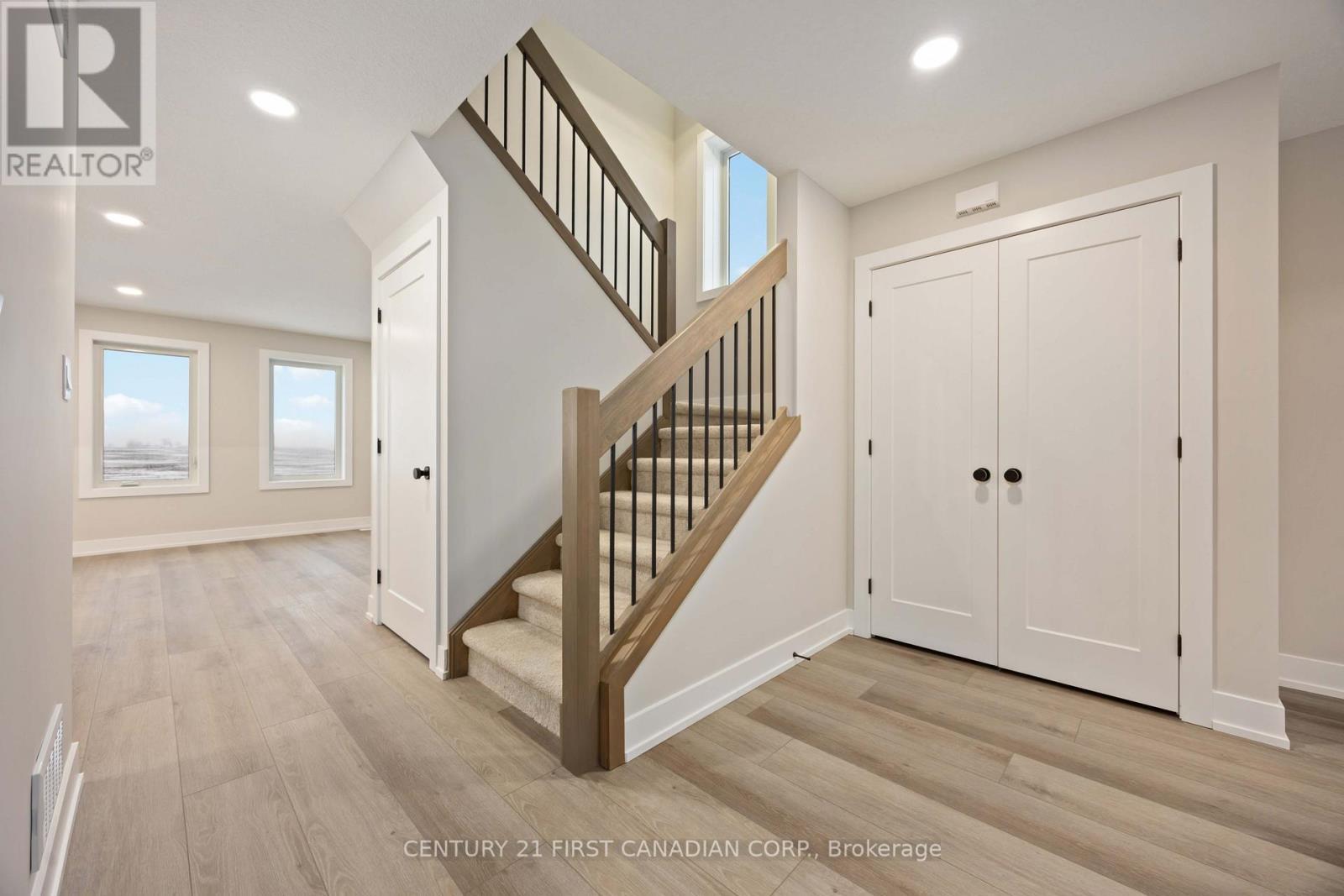 656 Ketter Way, Plympton-Wyoming (Plympton Wyoming), ON - Indoor Photo Showing Other Room