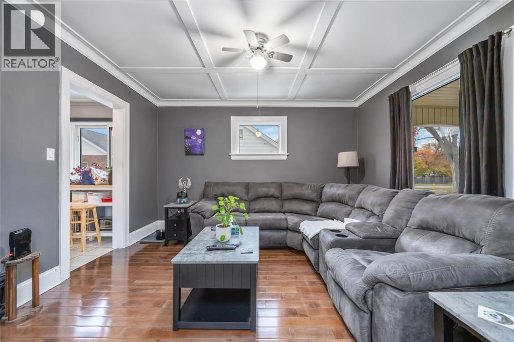 356 Talfourd Street, Sarnia, ON - Indoor Photo Showing Living Room