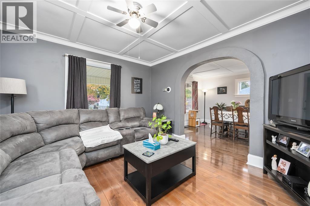 356 Talfourd Street, Sarnia, ON - Indoor Photo Showing Living Room