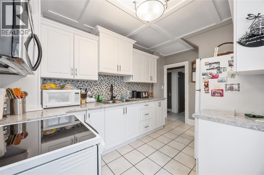 356 Talfourd Street, Sarnia, ON - Indoor Photo Showing Kitchen