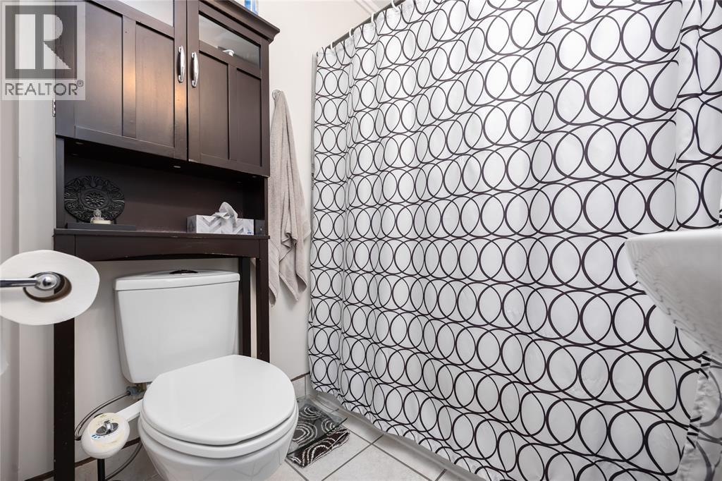 356 Talfourd Street, Sarnia, ON - Indoor Photo Showing Bathroom