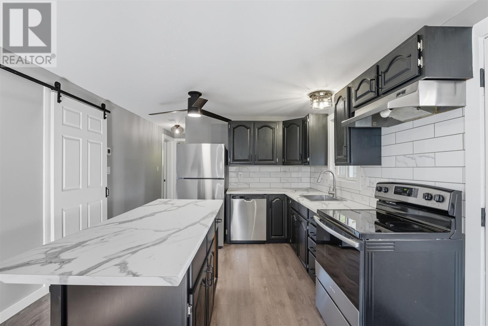 62 Dieppe Ave, Elliot Lake, ON - Indoor Photo Showing Kitchen With Upgraded Kitchen