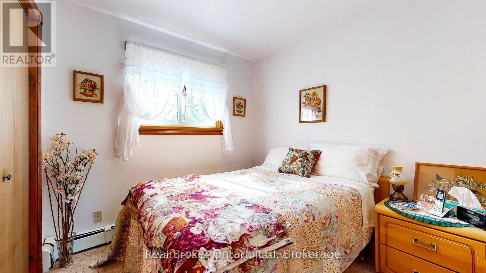 14 Seneca Crescent, Tiny, ON - Indoor Photo Showing Bedroom