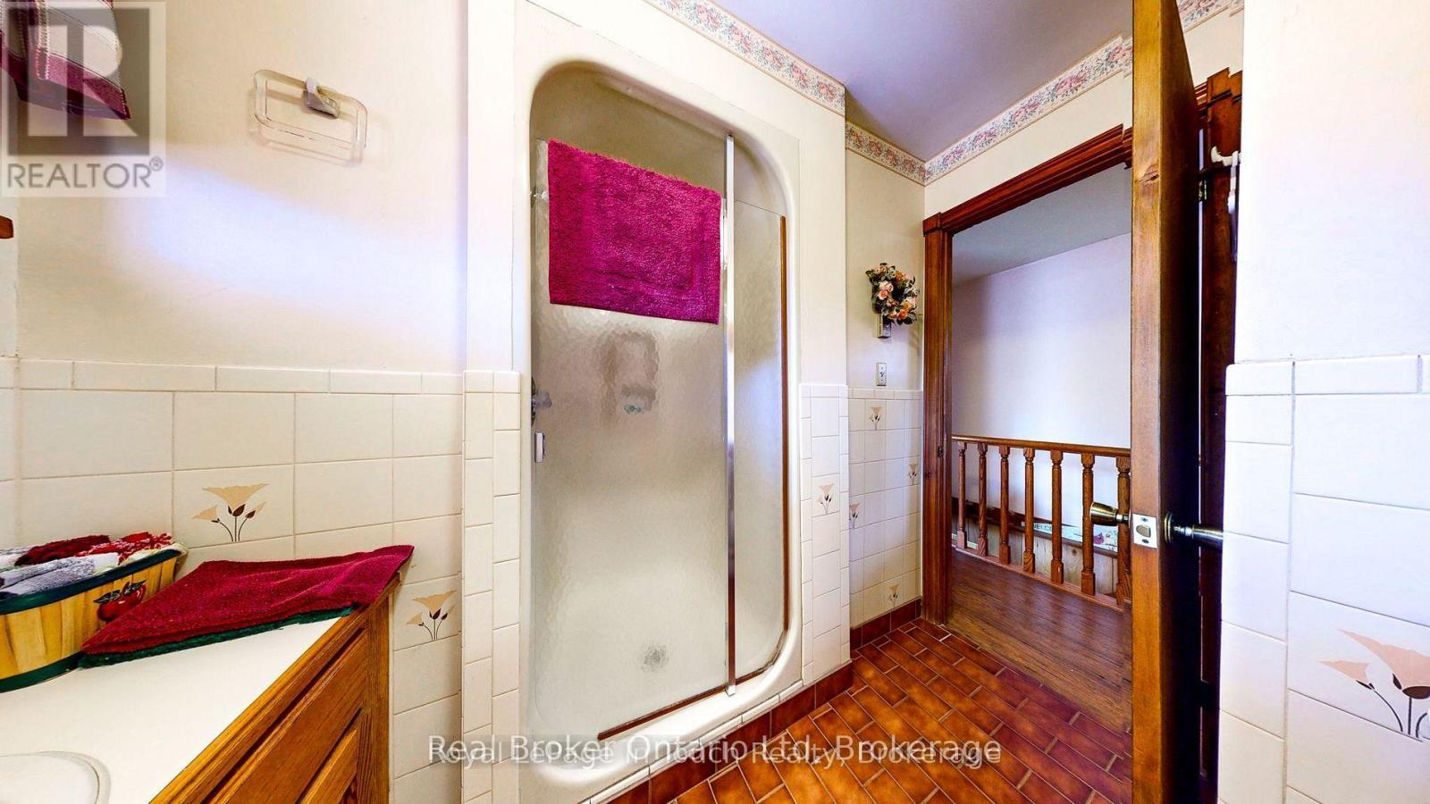 14 Seneca Crescent, Tiny, ON - Indoor Photo Showing Bathroom