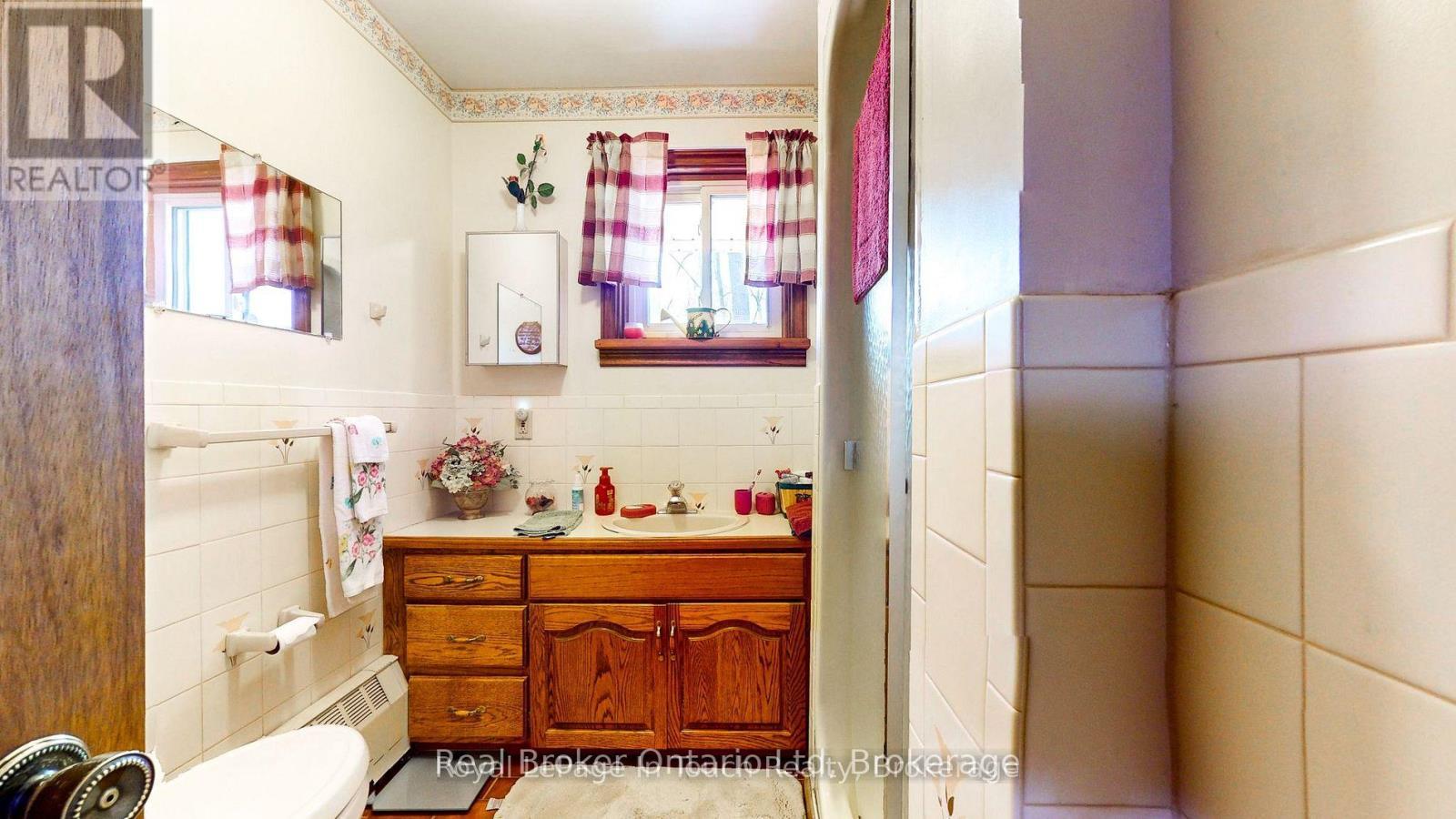 14 Seneca Crescent, Tiny, ON - Indoor Photo Showing Bathroom