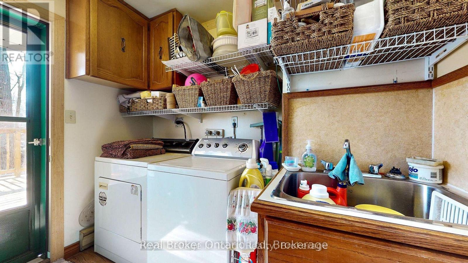 14 Seneca Crescent, Tiny, ON - Indoor Photo Showing Laundry Room