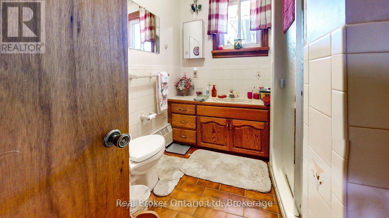 14 Seneca Crescent, Tiny, ON - Indoor Photo Showing Bathroom