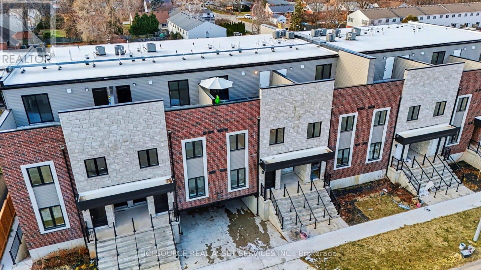 10 - 2 Slessor Boulevard, Grimsby, ON - Outdoor