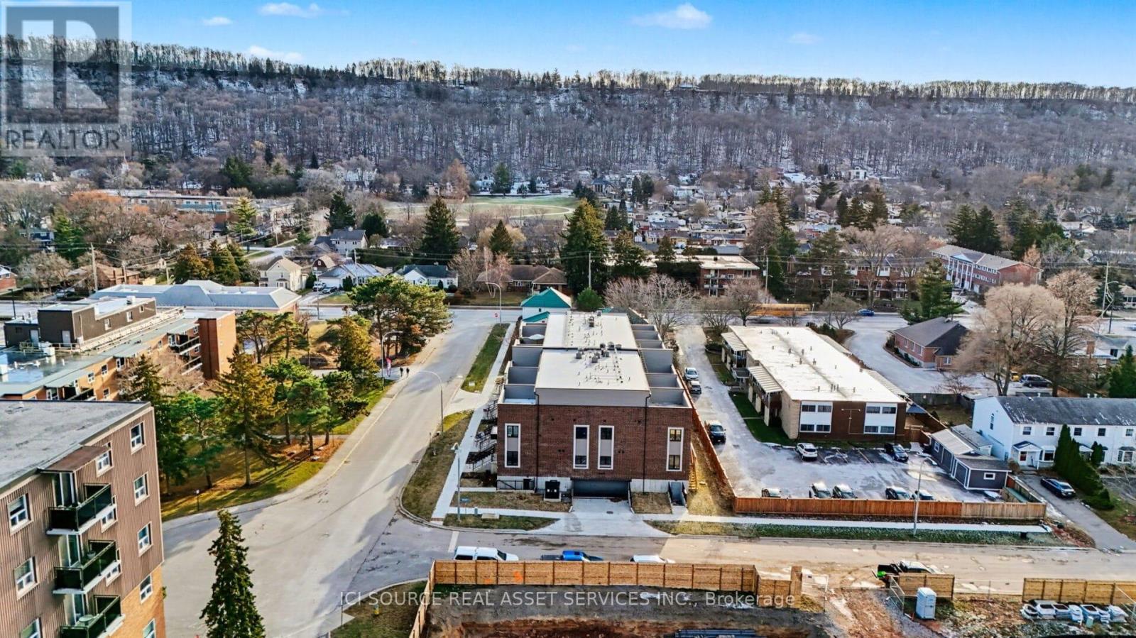 10 - 2 Slessor Boulevard, Grimsby, ON - Outdoor With View