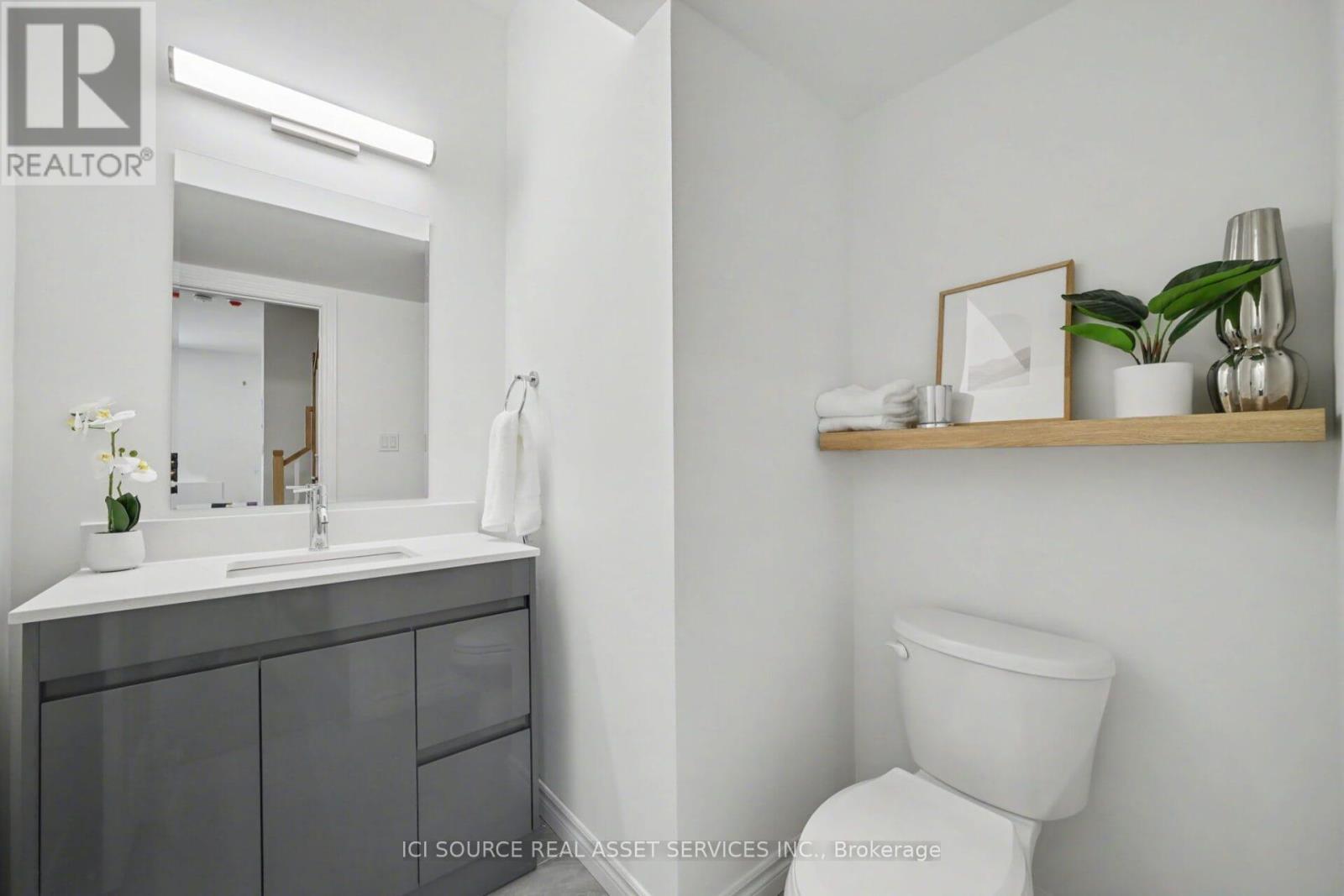 10 - 2 Slessor Boulevard, Grimsby, ON - Indoor Photo Showing Bathroom