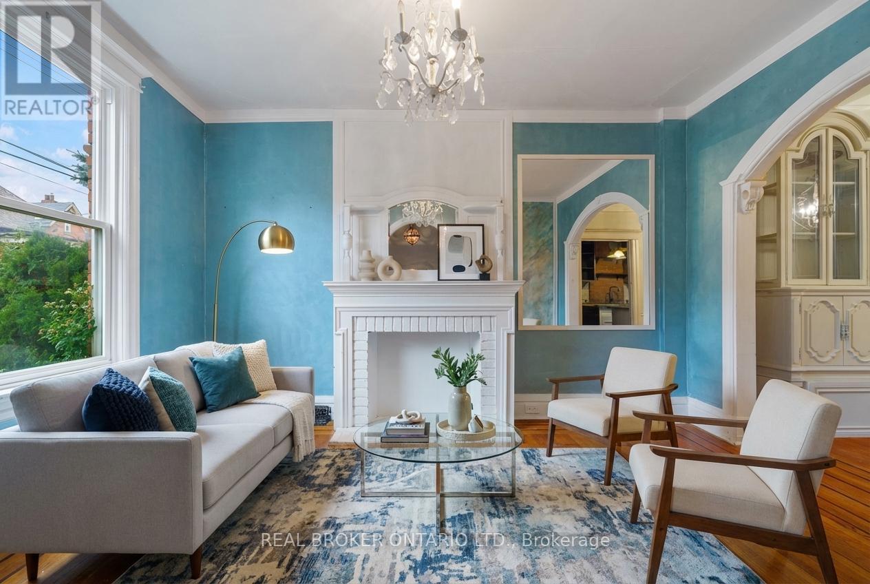 125 Grant Avenue, Hamilton, ON - Indoor Photo Showing Living Room With Fireplace