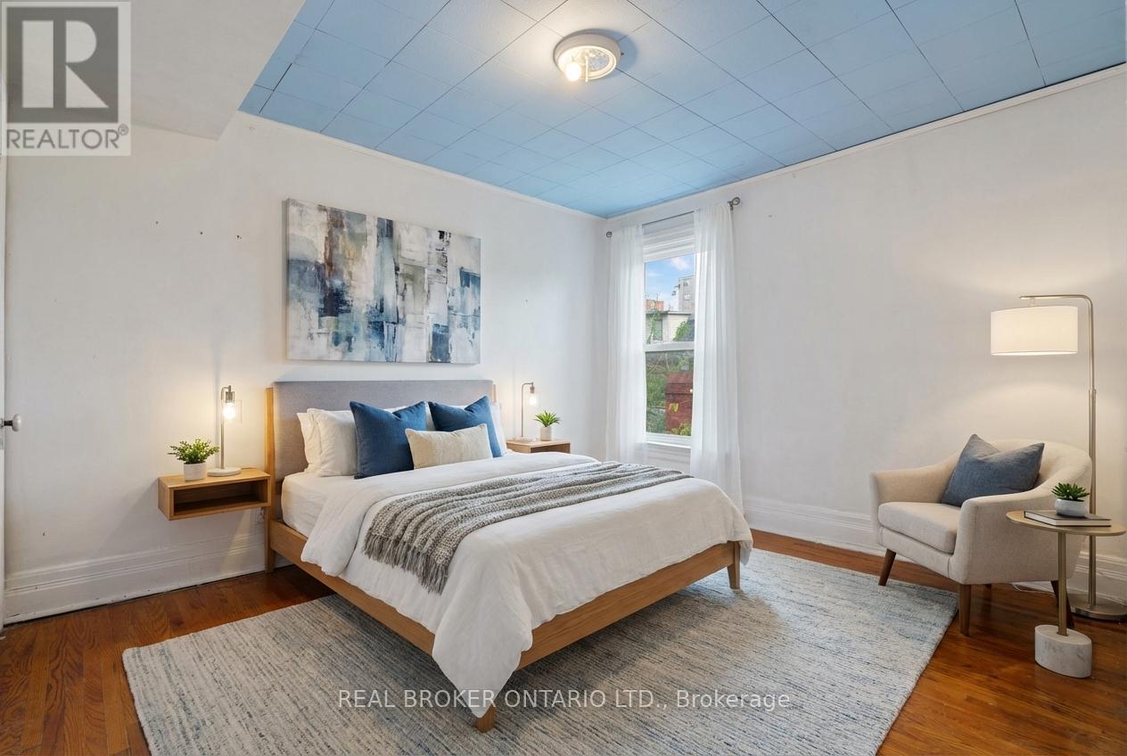 125 Grant Avenue, Hamilton, ON - Indoor Photo Showing Bedroom