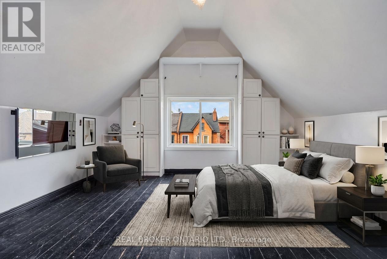 125 Grant Avenue, Hamilton, ON - Indoor Photo Showing Bedroom