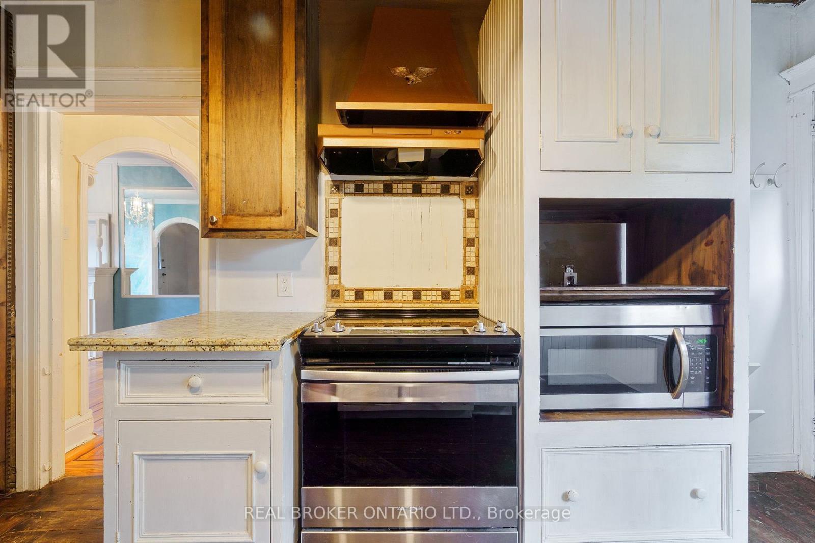 125 Grant Avenue, Hamilton, ON - Indoor Photo Showing Kitchen