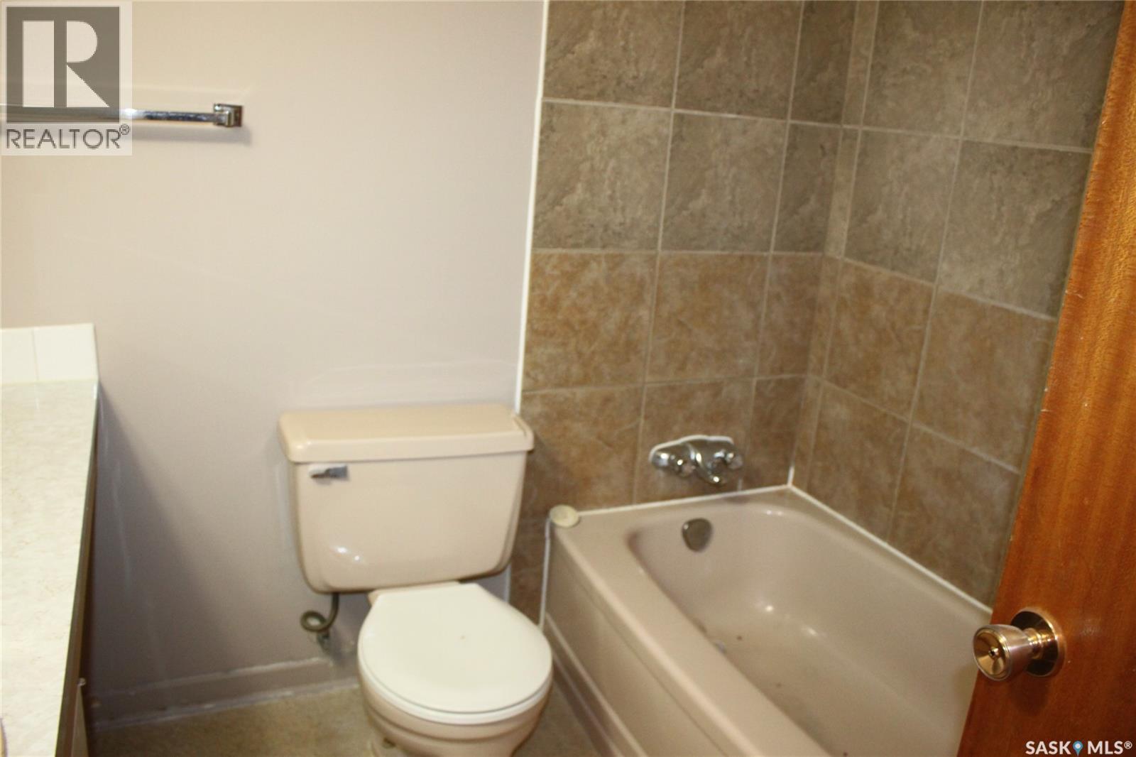 5 2620 5Th Avenue N, Regina, SK - Indoor Photo Showing Bathroom