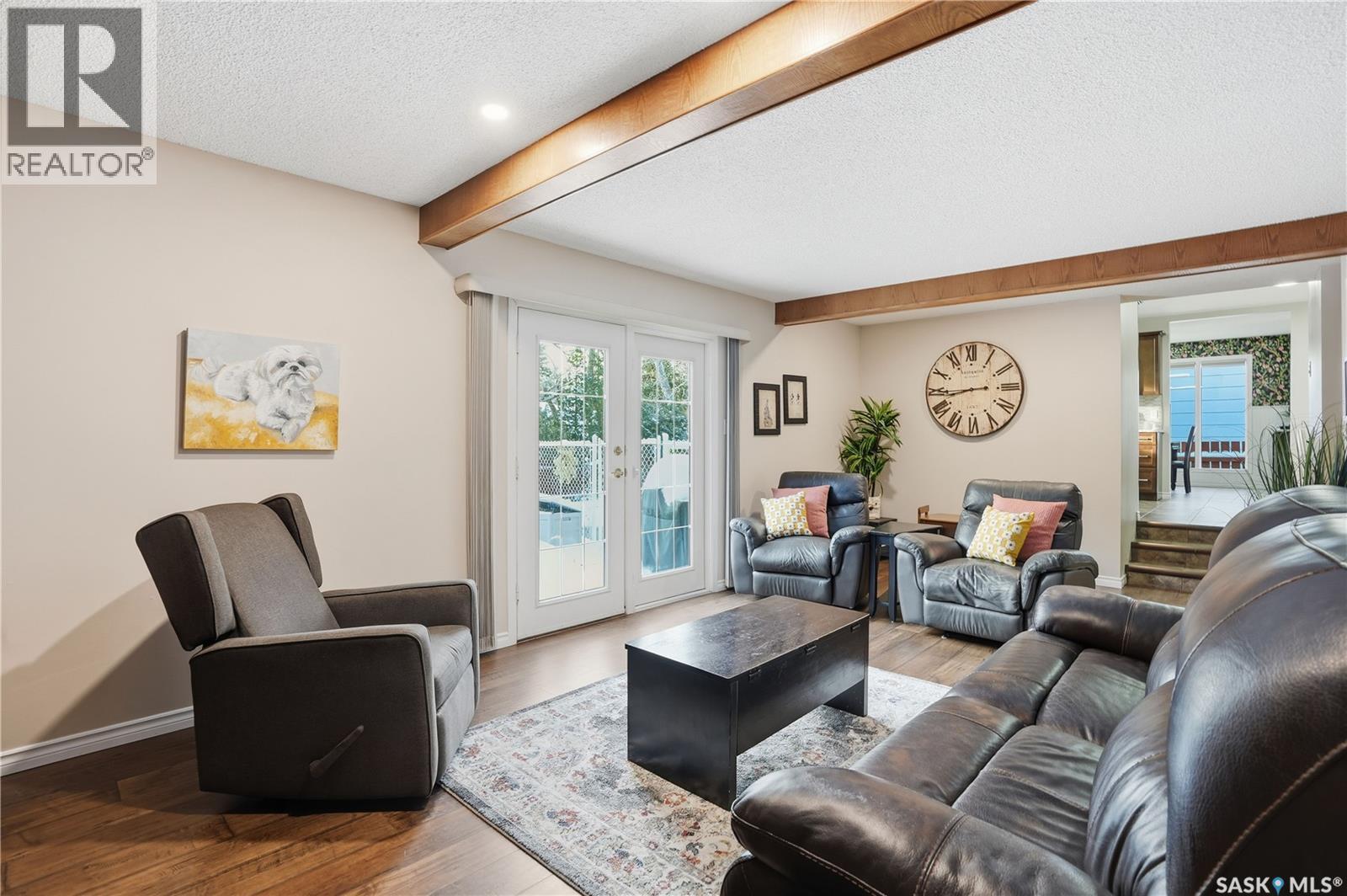 219 Sunset Drive, Regina, SK - Indoor Photo Showing Living Room