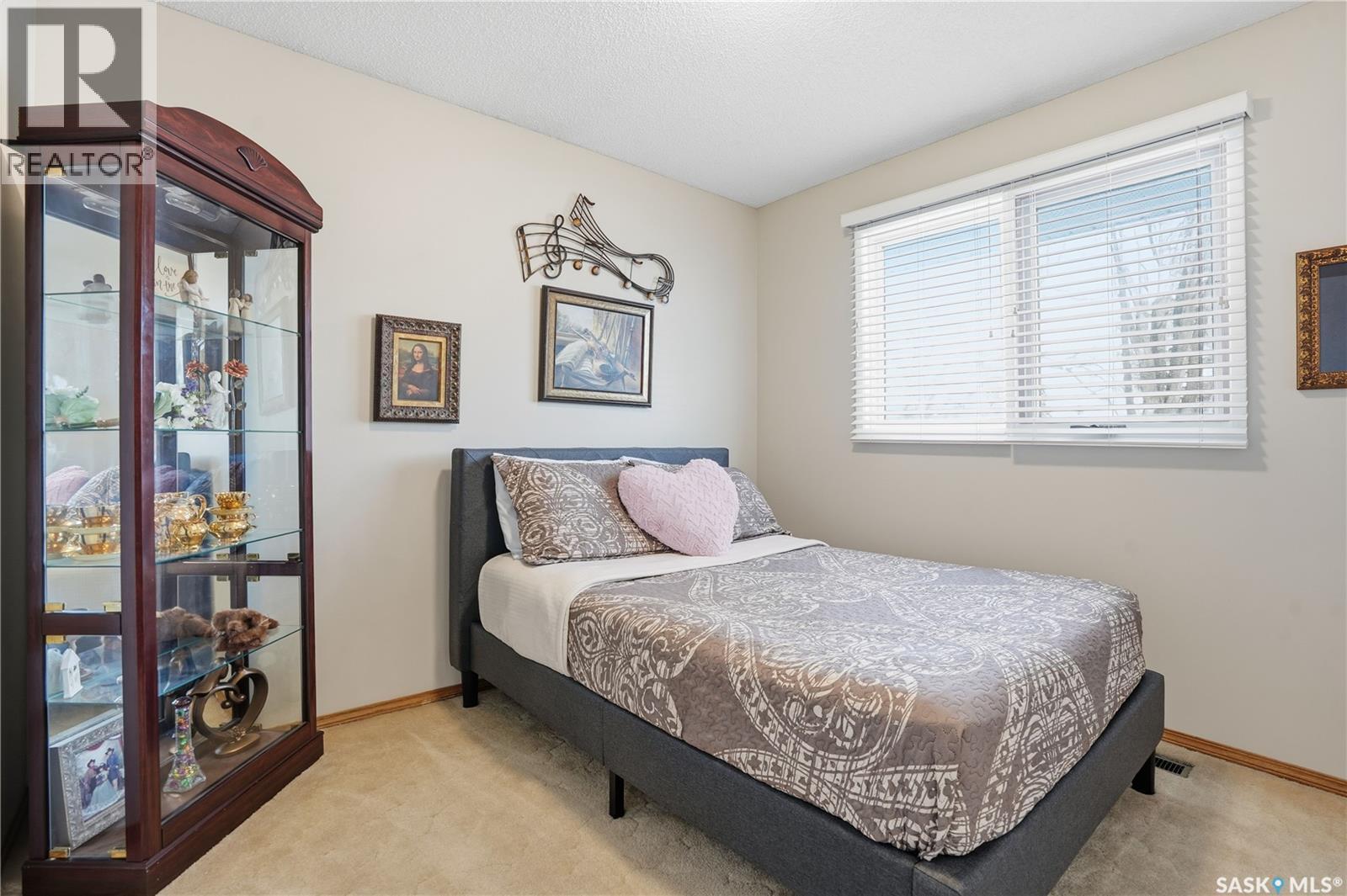 219 Sunset Drive, Regina, SK - Indoor Photo Showing Bedroom