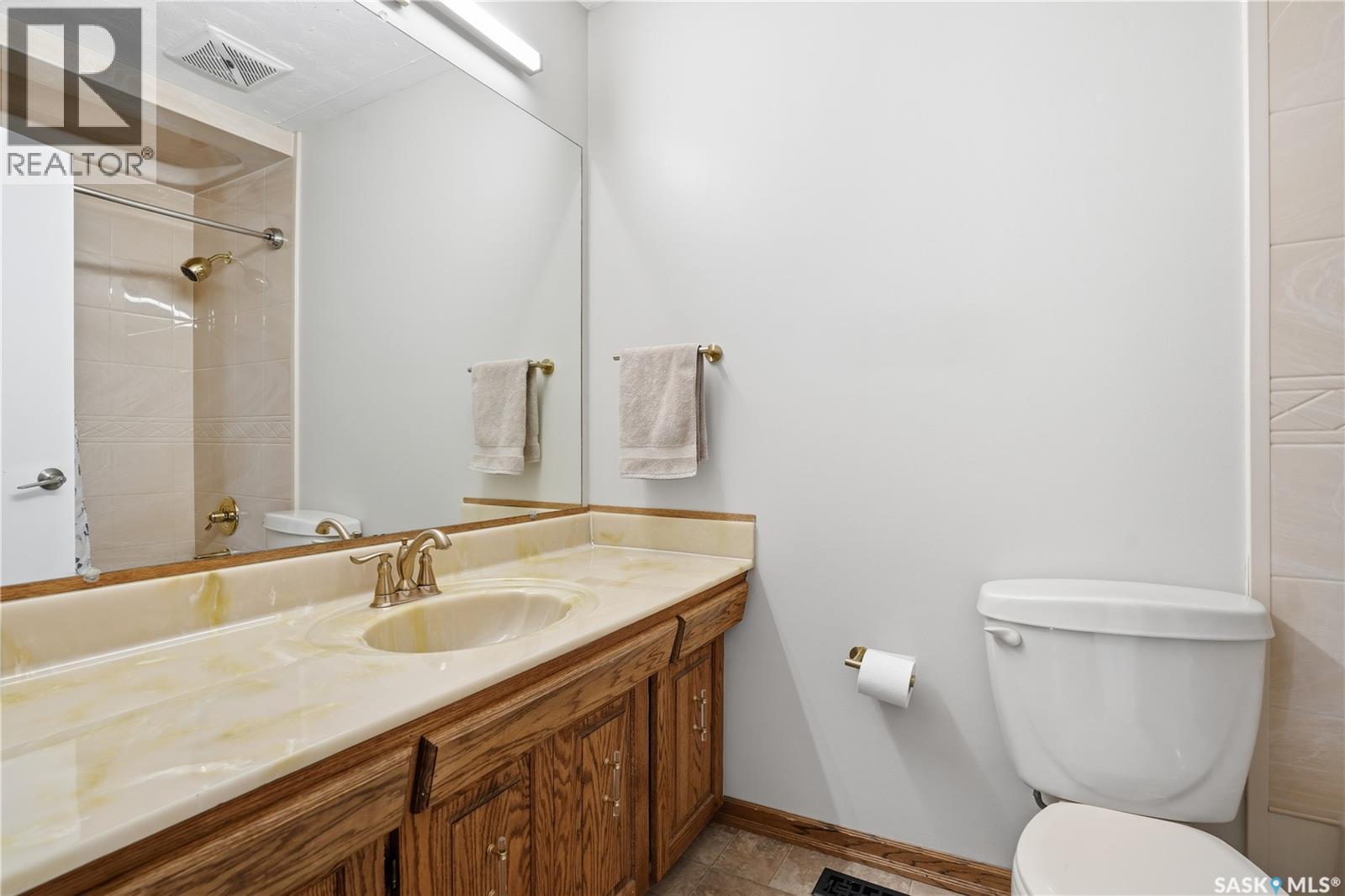 219 Sunset Drive, Regina, SK - Indoor Photo Showing Bathroom