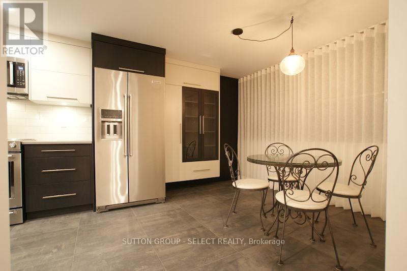 1102 - 389 Dundas Street, London East (East K), ON - Indoor