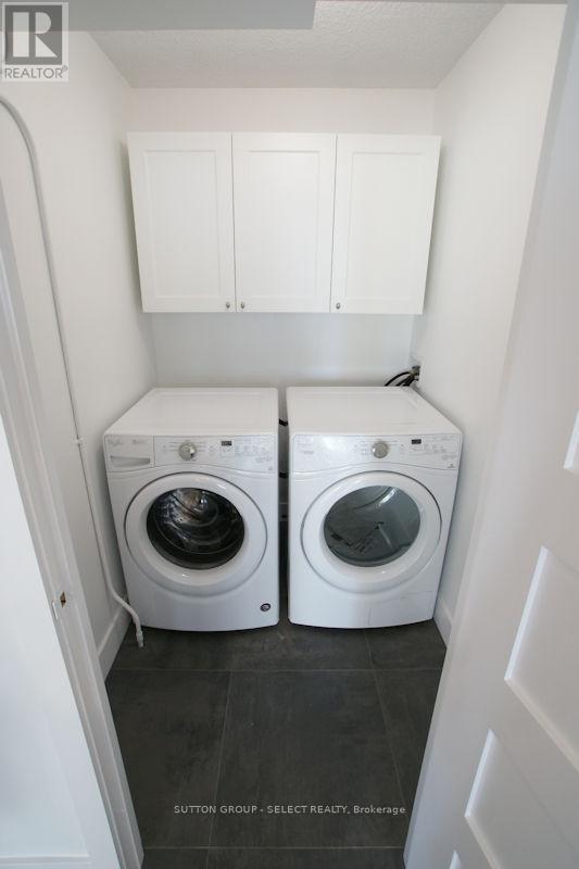 1102 - 389 Dundas Street, London East (East K), ON - Indoor Photo Showing Laundry Room