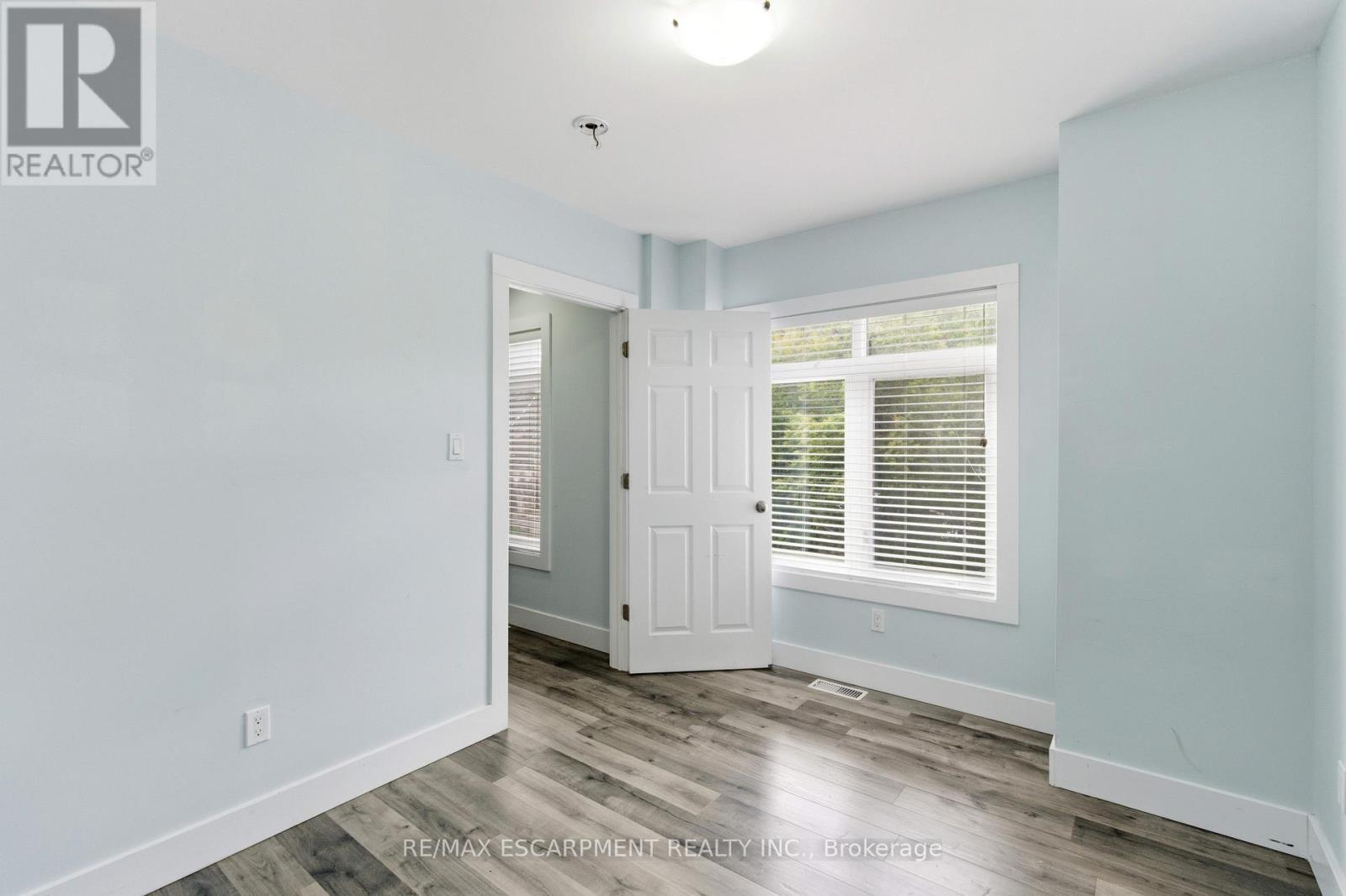 199 Jackson Street E, Hamilton, ON - Indoor Photo Showing Other Room