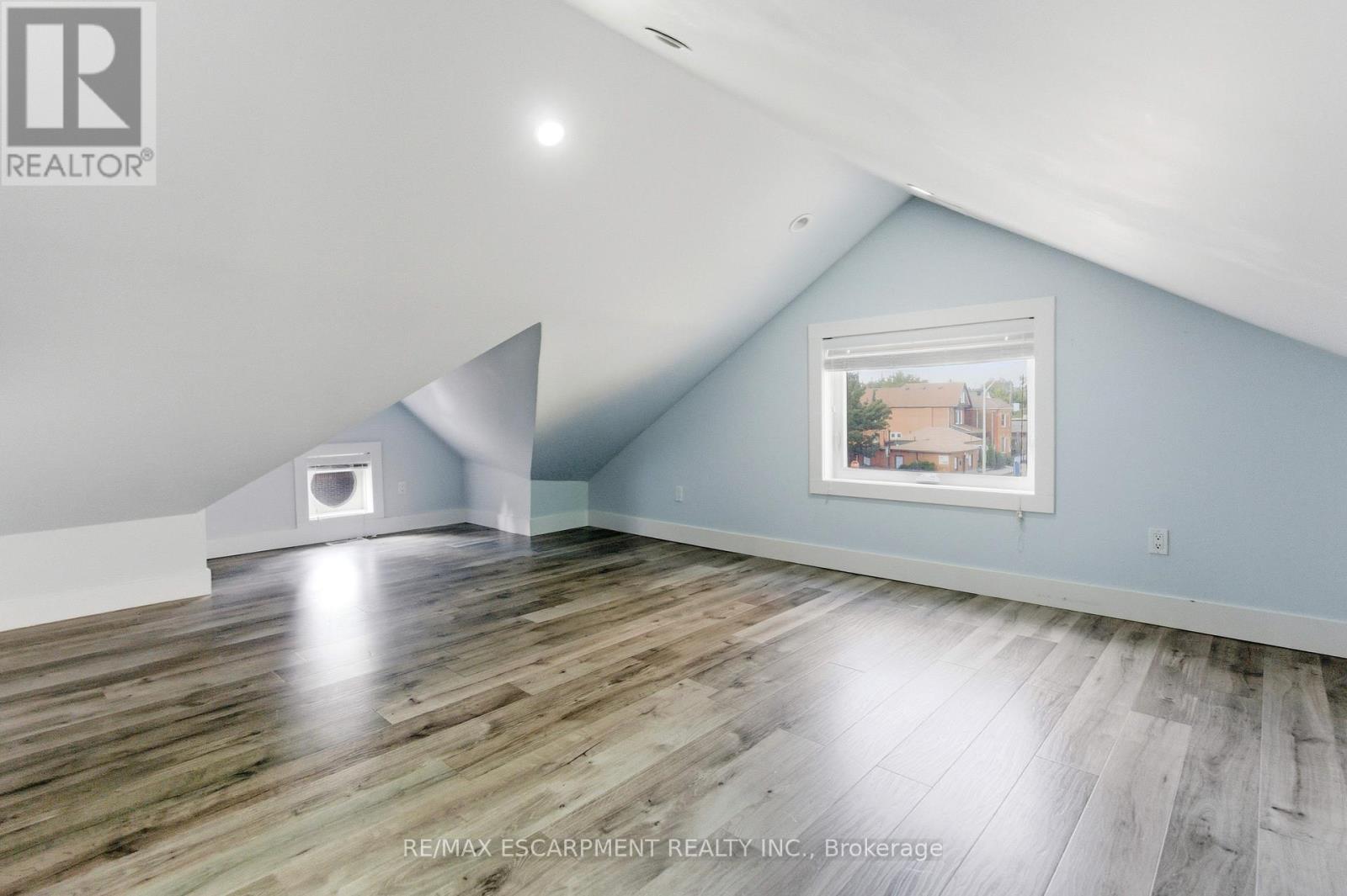 199 Jackson Street E, Hamilton, ON - Indoor