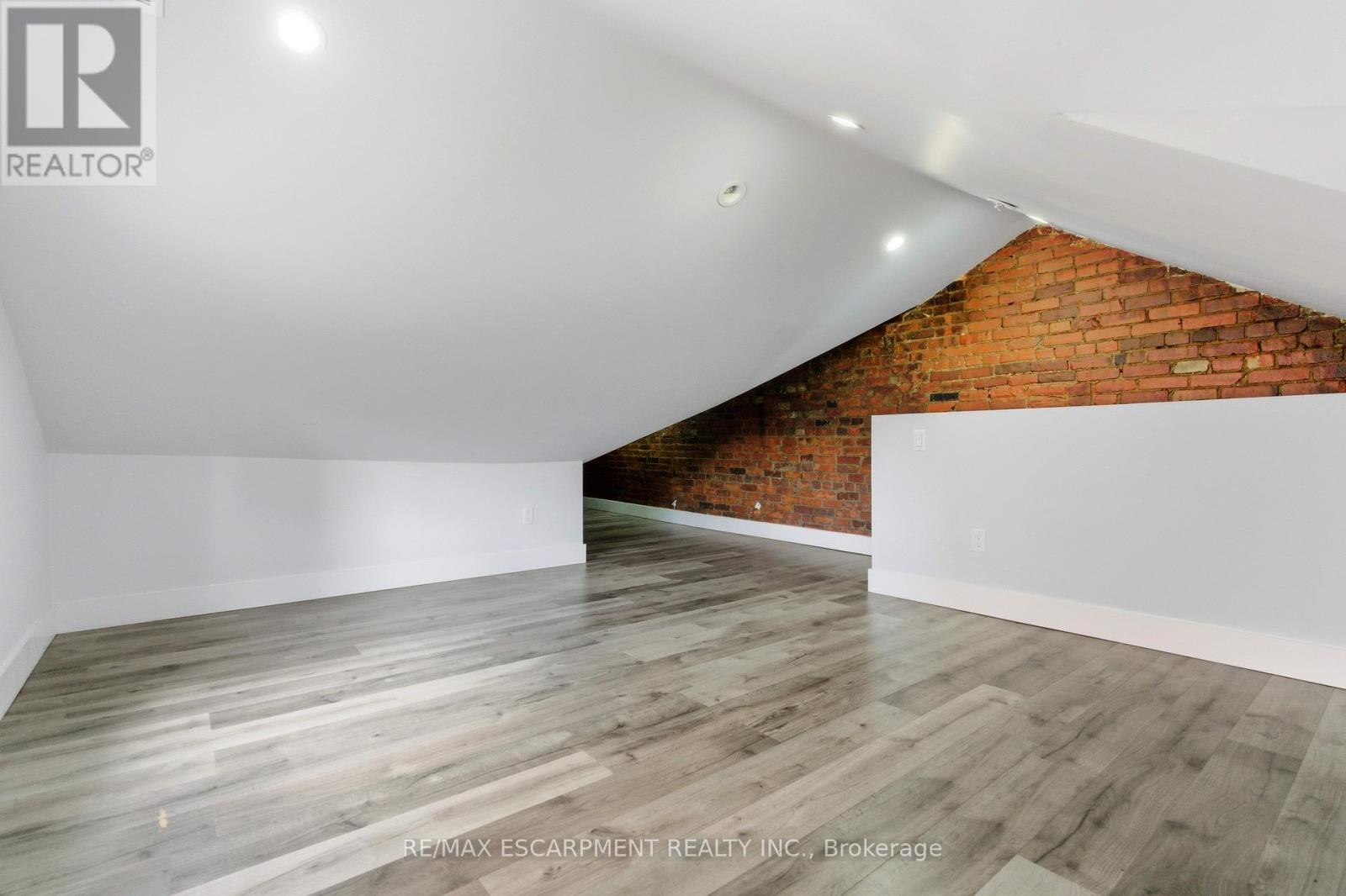 199 Jackson Street E, Hamilton, ON - Indoor Photo Showing Other Room