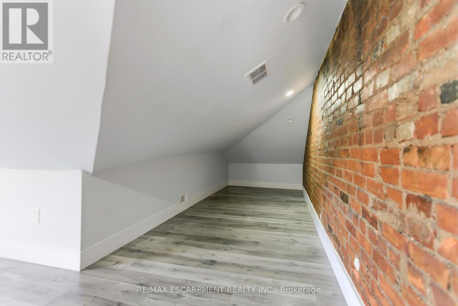 199 Jackson Street E, Hamilton, ON - Indoor Photo Showing Other Room