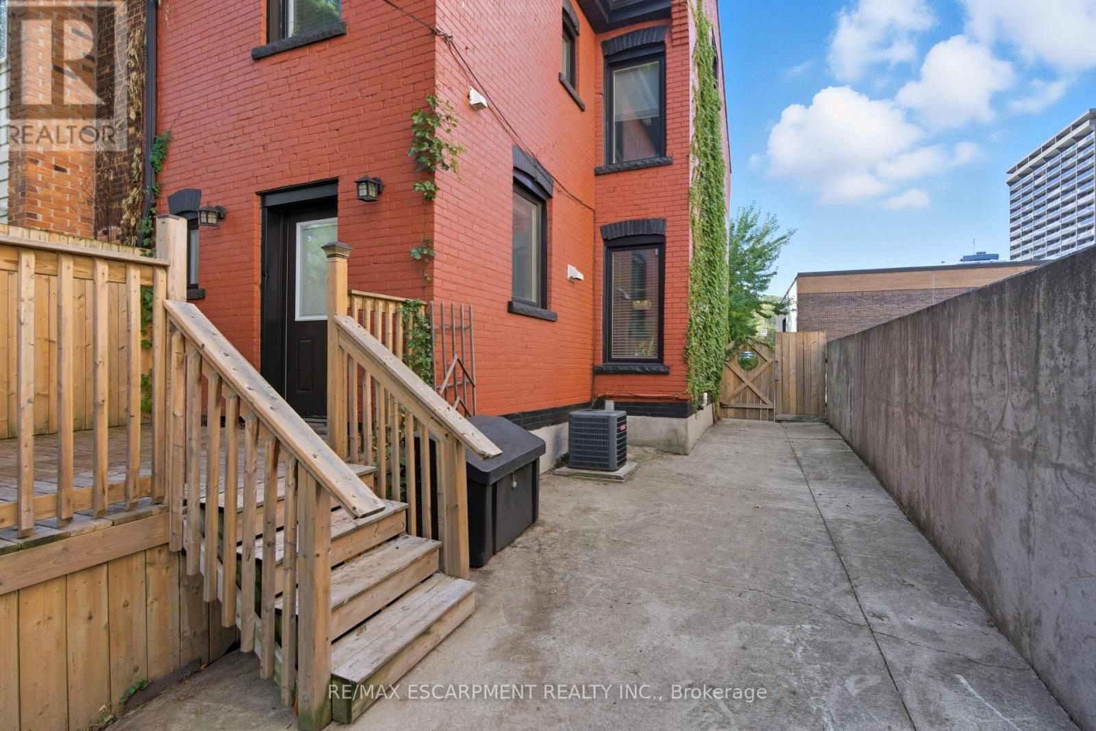 199 Jackson Street E, Hamilton, ON - Outdoor With Exterior