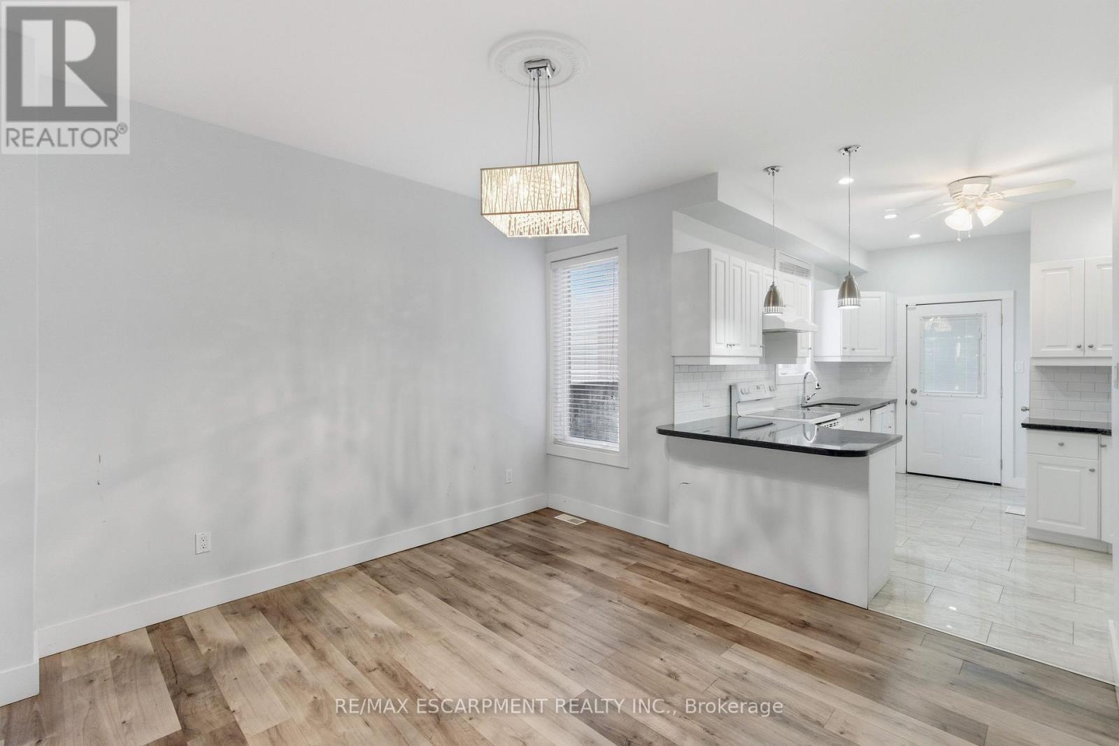 199 Jackson Street E, Hamilton, ON - Indoor Photo Showing Kitchen