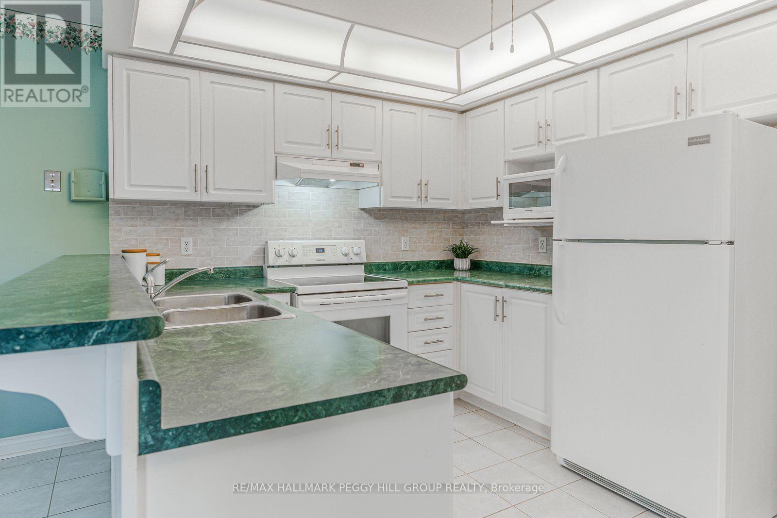 465 Ferndale Drive N, Barrie, ON - Indoor Photo Showing Kitchen With Double Sink