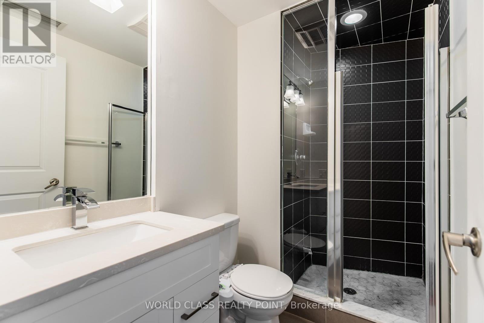 1402 - 330 Burnhamthorpe Road W, Mississauga, ON - Indoor Photo Showing Bathroom