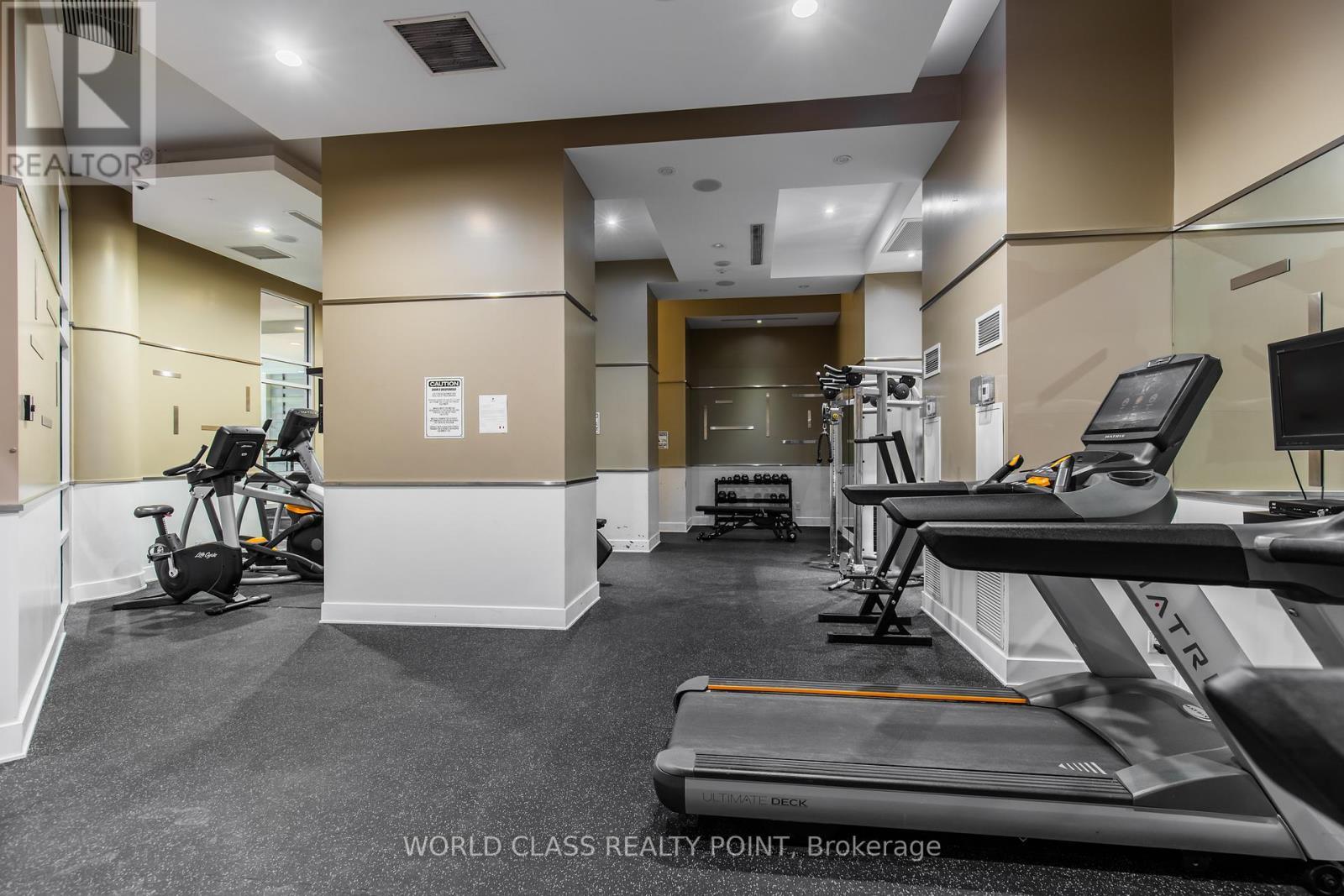 1402 - 330 Burnhamthorpe Road W, Mississauga, ON - Indoor Photo Showing Gym Room