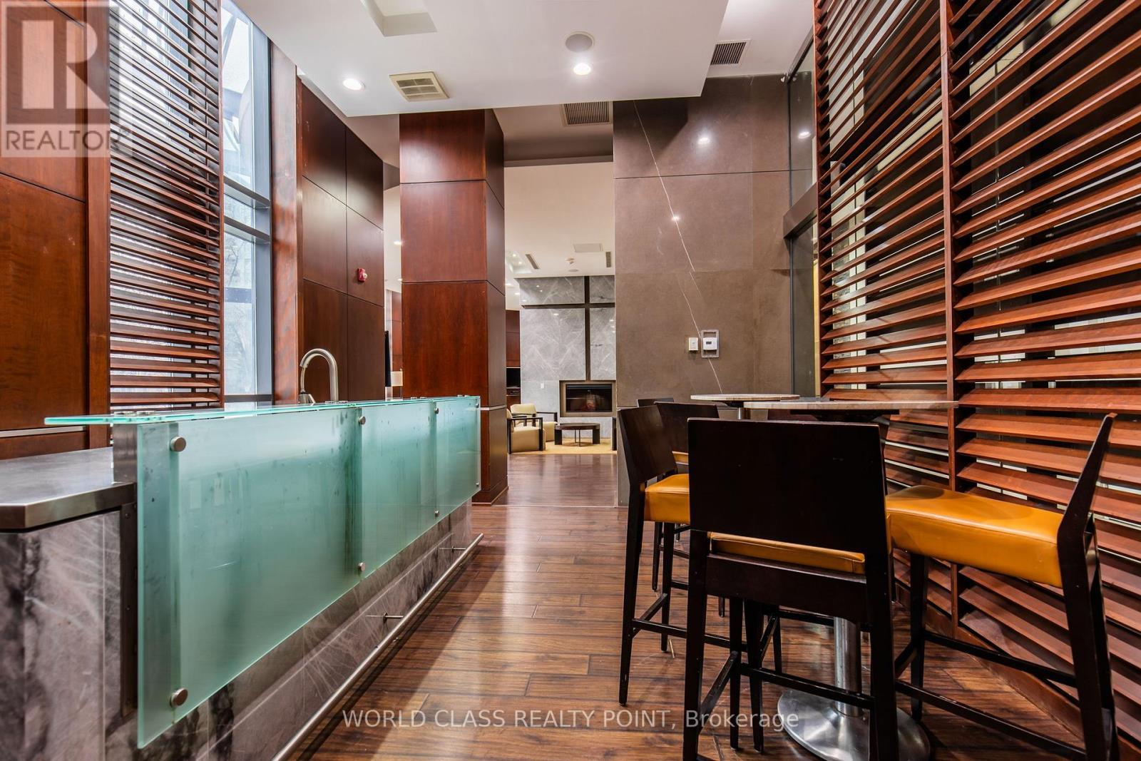 1402 - 330 Burnhamthorpe Road W, Mississauga, ON - Indoor