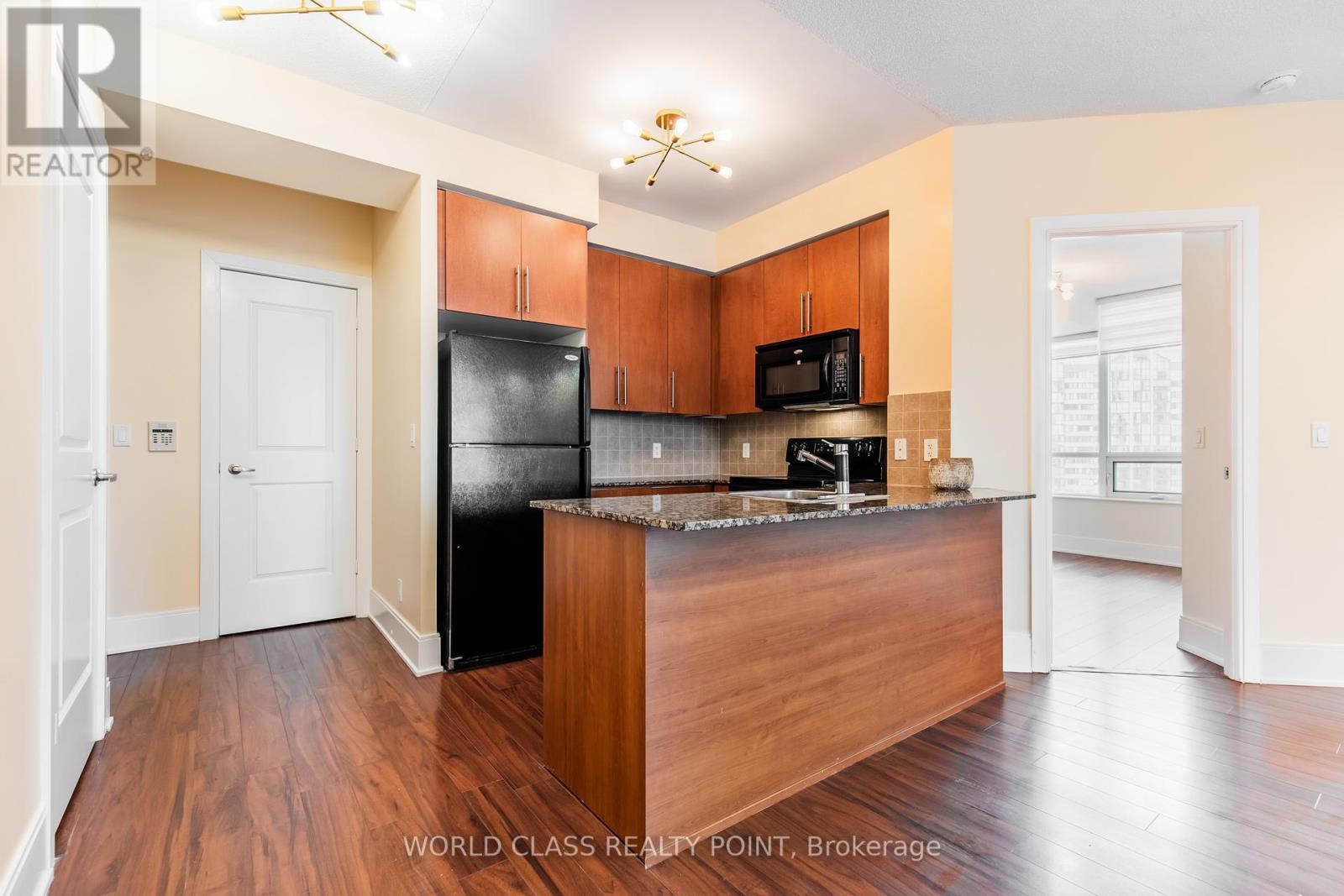 1402 - 330 Burnhamthorpe Road W, Mississauga, ON - Indoor Photo Showing Kitchen