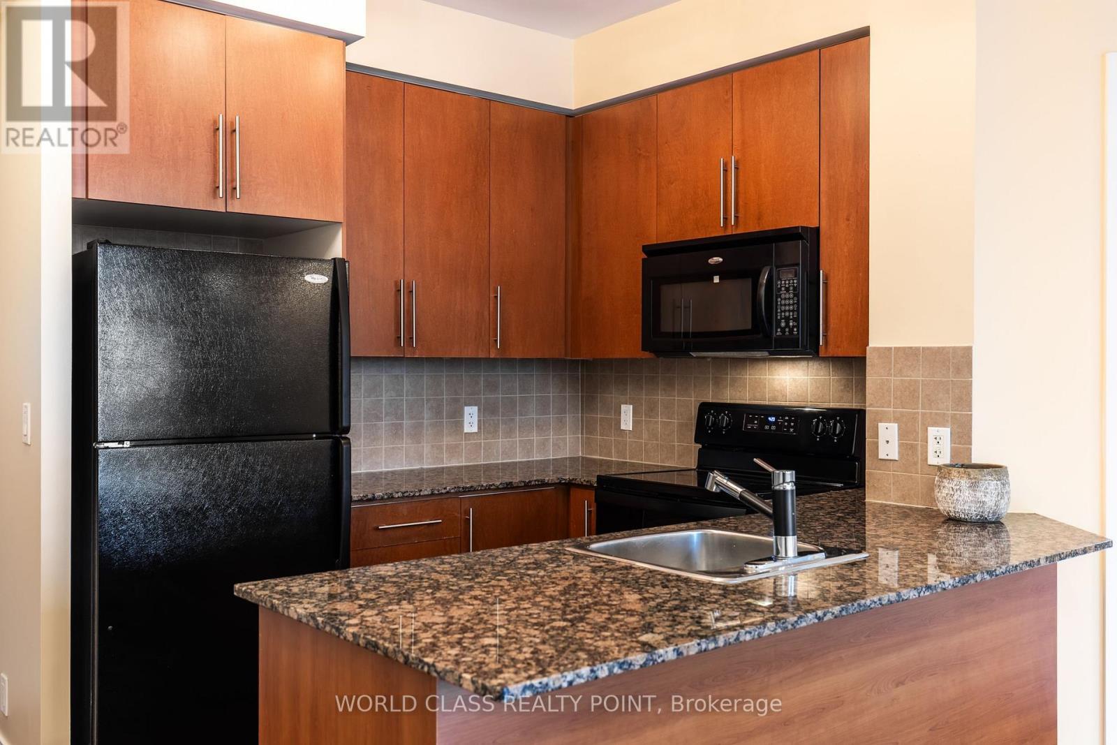 1402 - 330 Burnhamthorpe Road W, Mississauga, ON - Indoor Photo Showing Kitchen