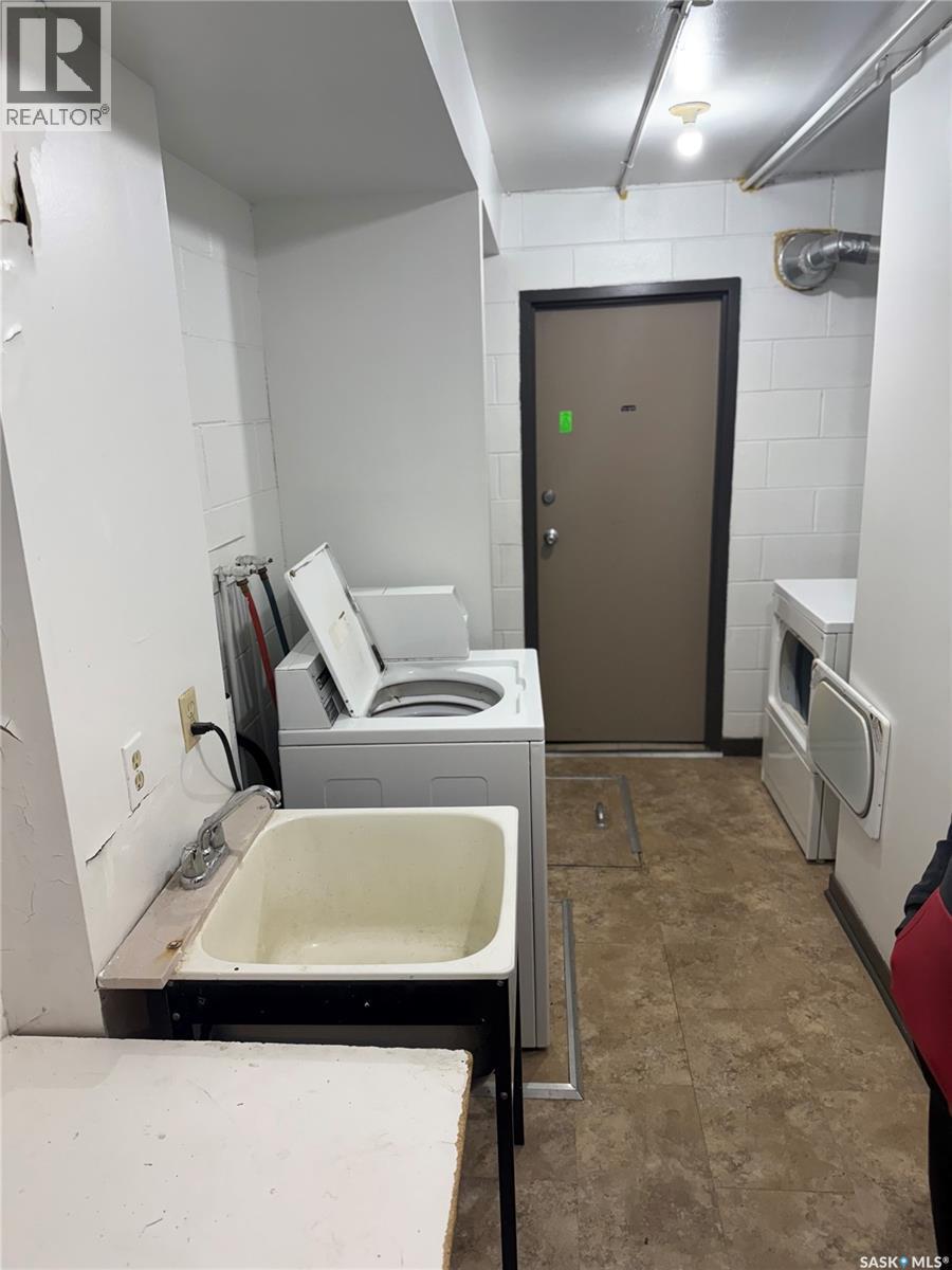 3 2620 5Th Avenue N, Regina, SK - Indoor Photo Showing Laundry Room