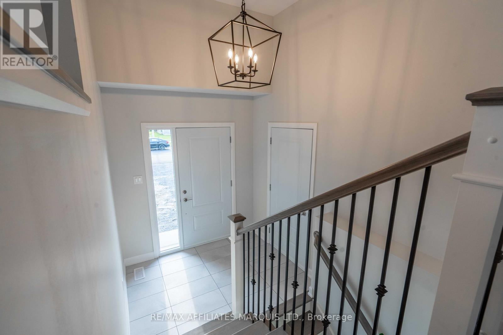 100 Woodland Drive, Cornwall, ON - Indoor Photo Showing Other Room