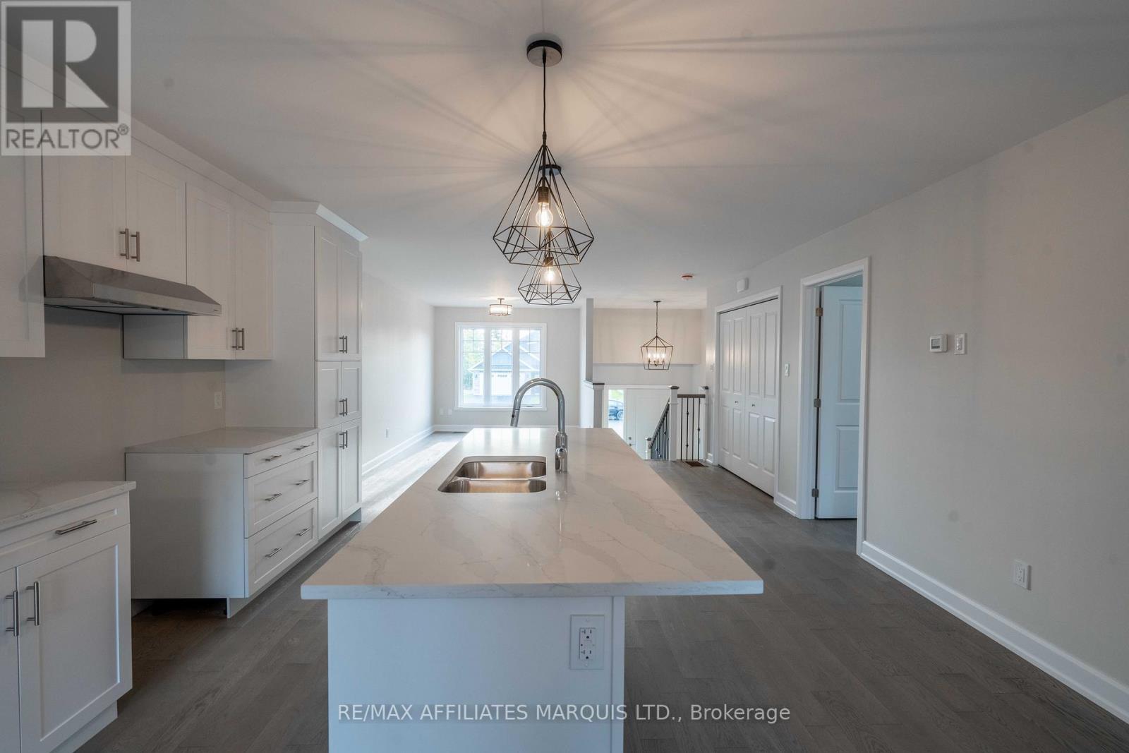 100 Woodland Drive, Cornwall, ON - Indoor Photo Showing Kitchen With Double Sink