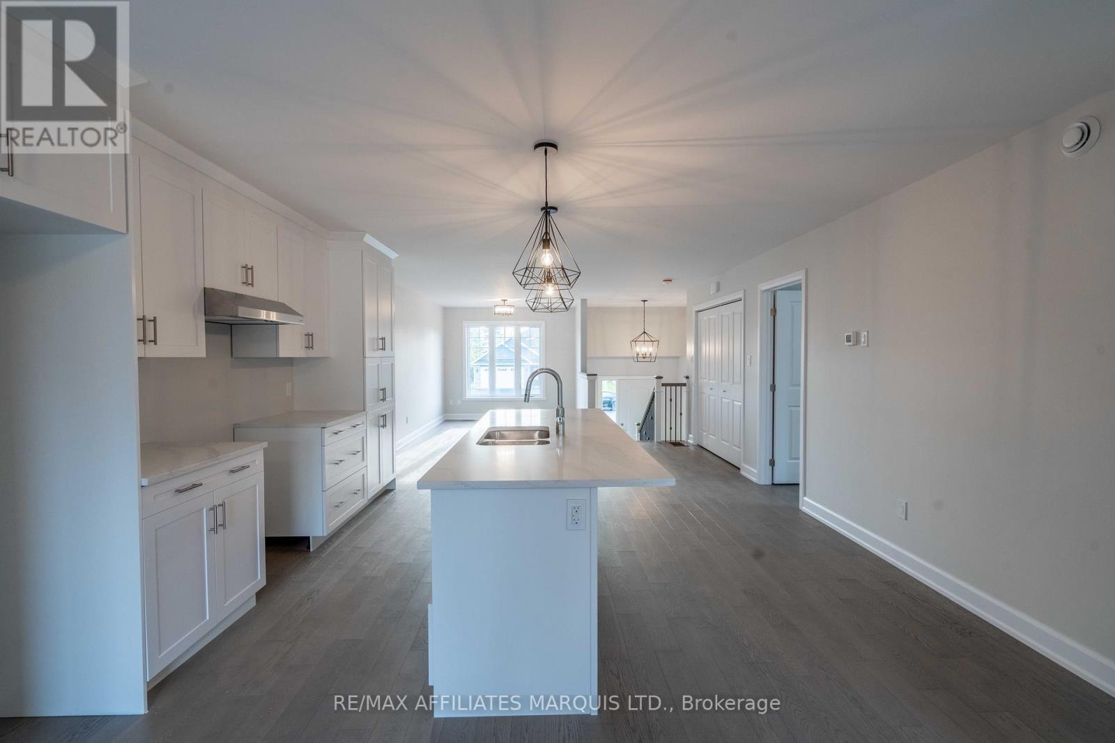 100 Woodland Drive, Cornwall, ON - Indoor Photo Showing Kitchen With Double Sink