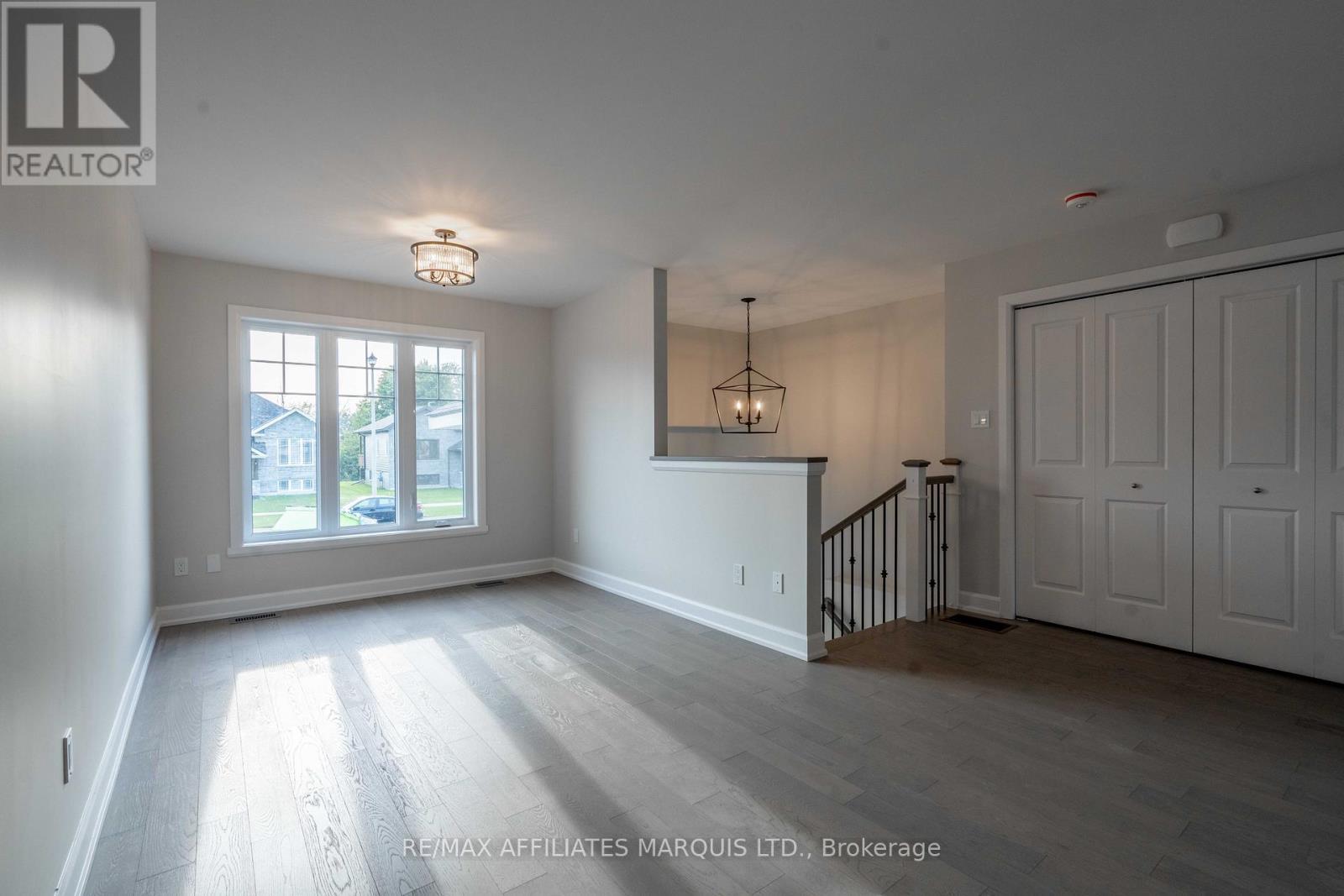 100 Woodland Drive, Cornwall, ON - Indoor Photo Showing Other Room