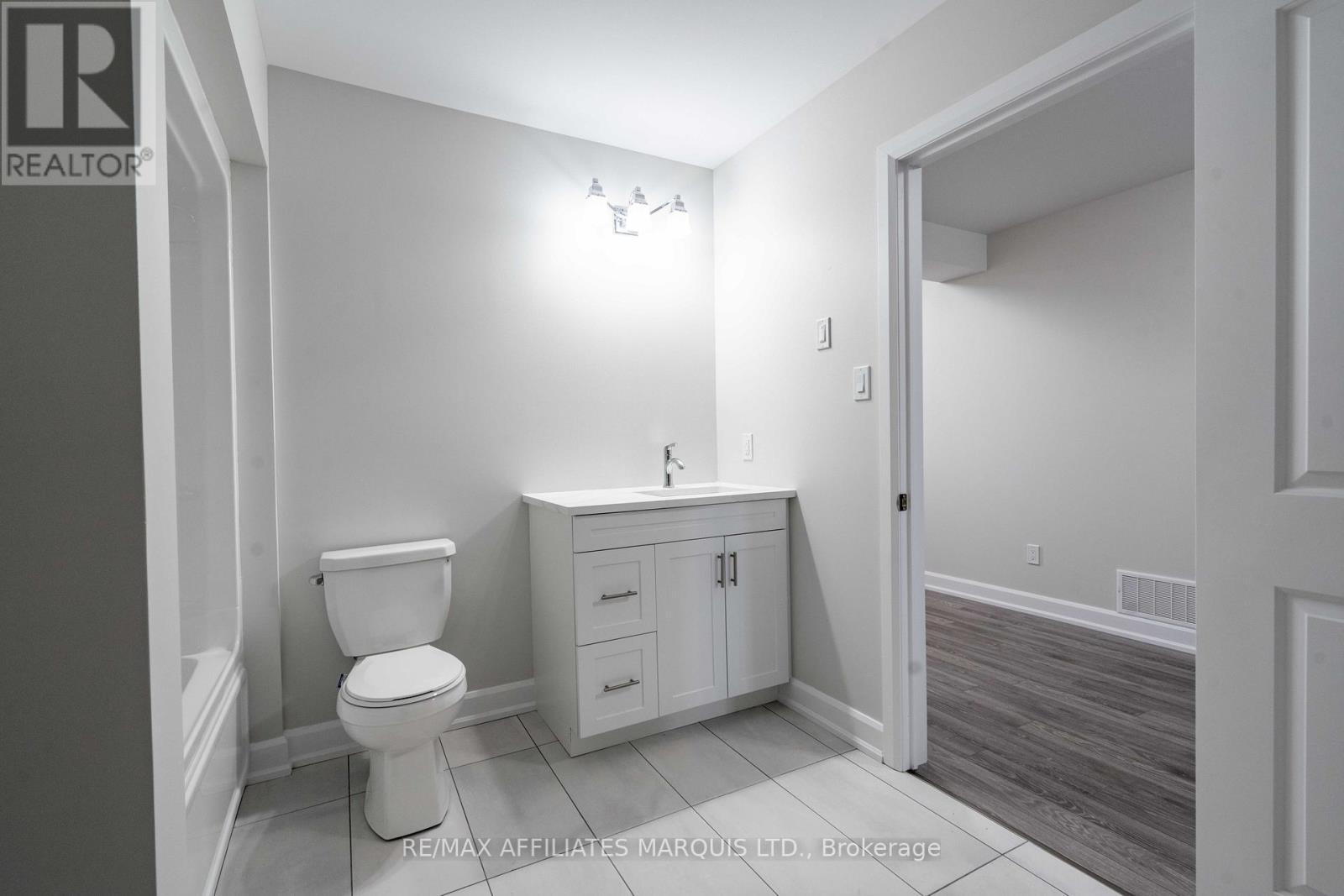 100 Woodland Drive, Cornwall, ON - Indoor Photo Showing Bathroom