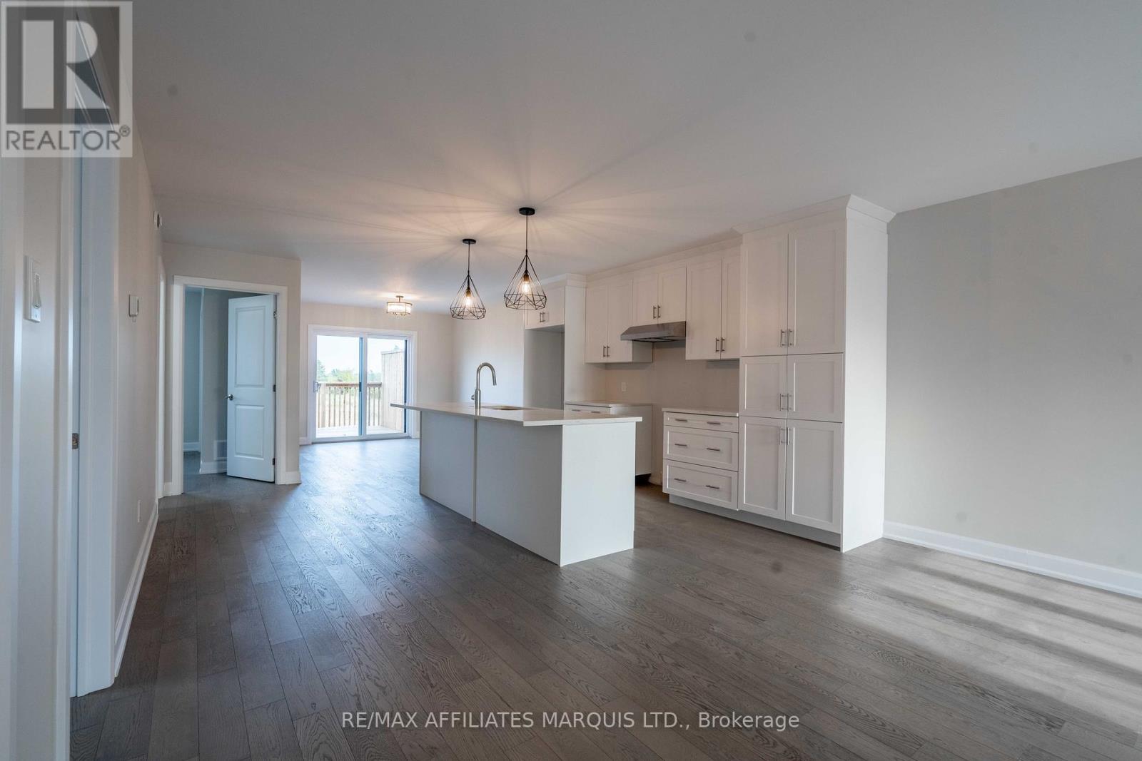 100 Woodland Drive, Cornwall, ON - Indoor Photo Showing Kitchen