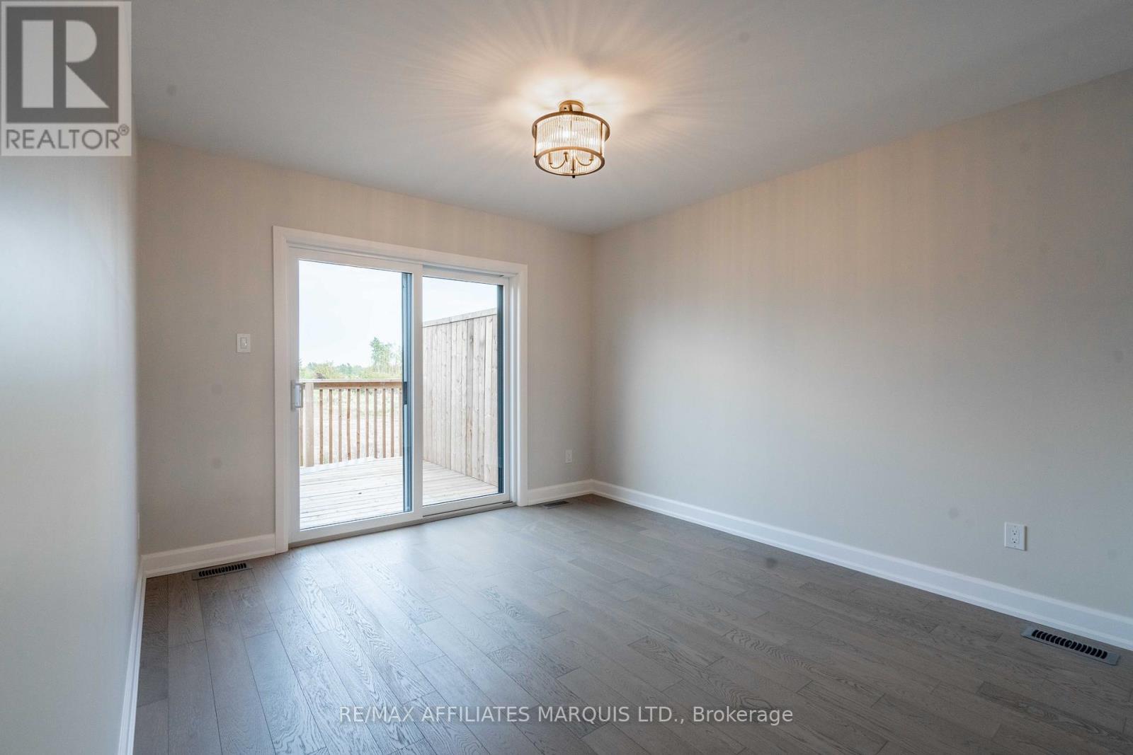 100 Woodland Drive, Cornwall, ON - Indoor Photo Showing Other Room