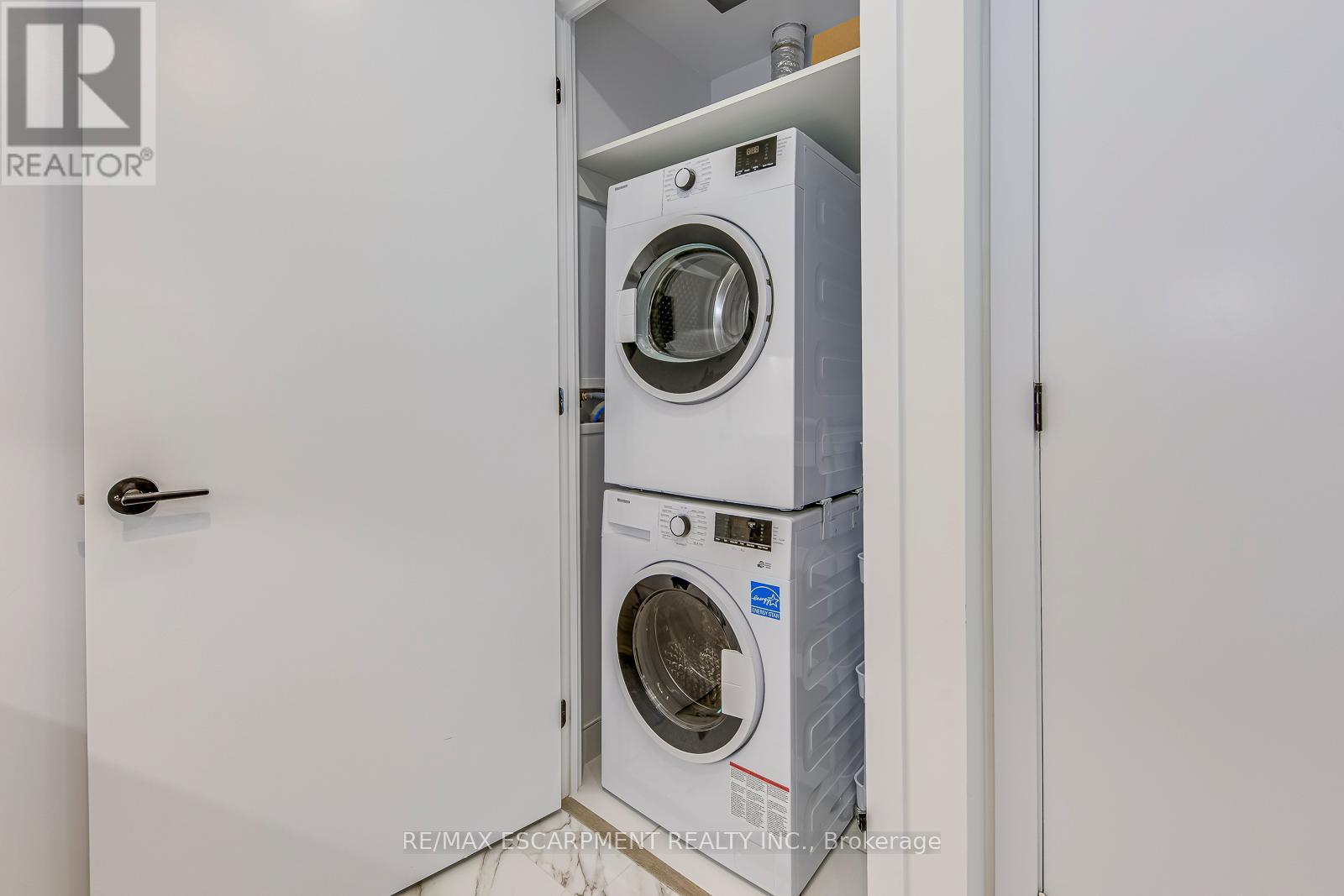 112 - 2450 Old Bronte Road, Oakville, ON - Indoor Photo Showing Laundry Room