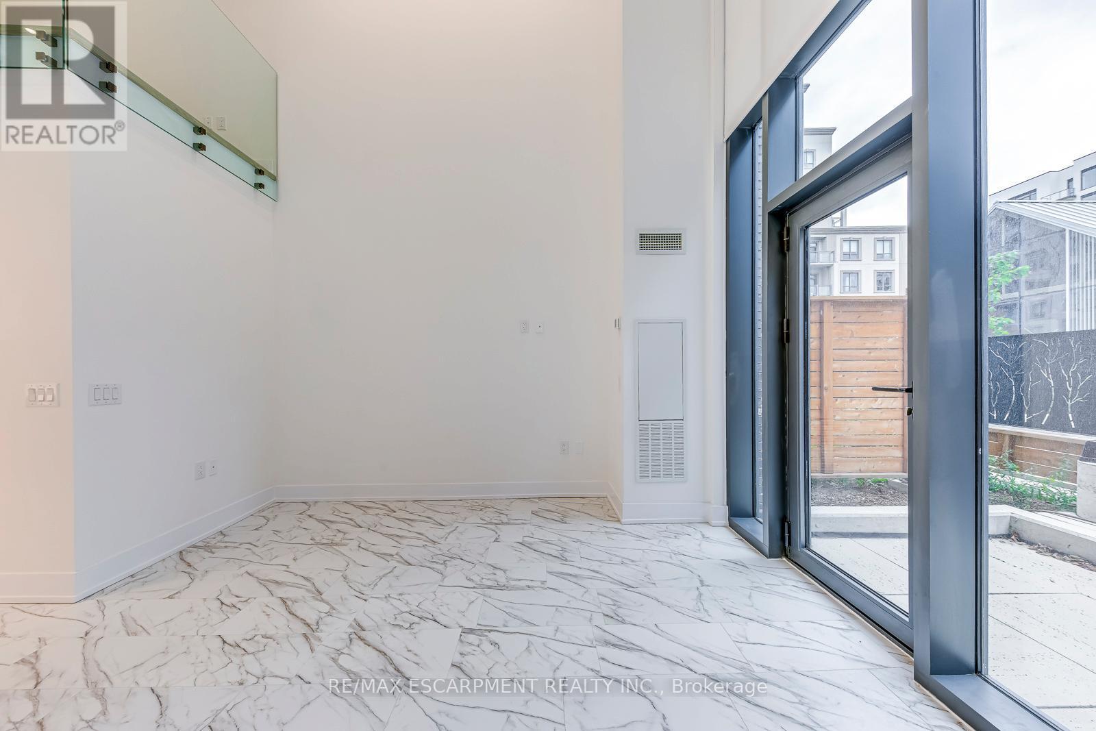 112 - 2450 Old Bronte Road, Oakville, ON - Indoor Photo Showing Other Room