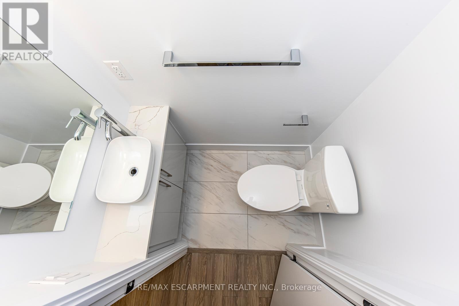 112 - 2450 Old Bronte Road, Oakville, ON - Indoor Photo Showing Bathroom