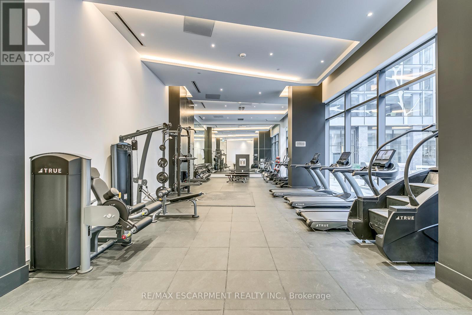 112 - 2450 Old Bronte Road, Oakville, ON - Indoor Photo Showing Gym Room